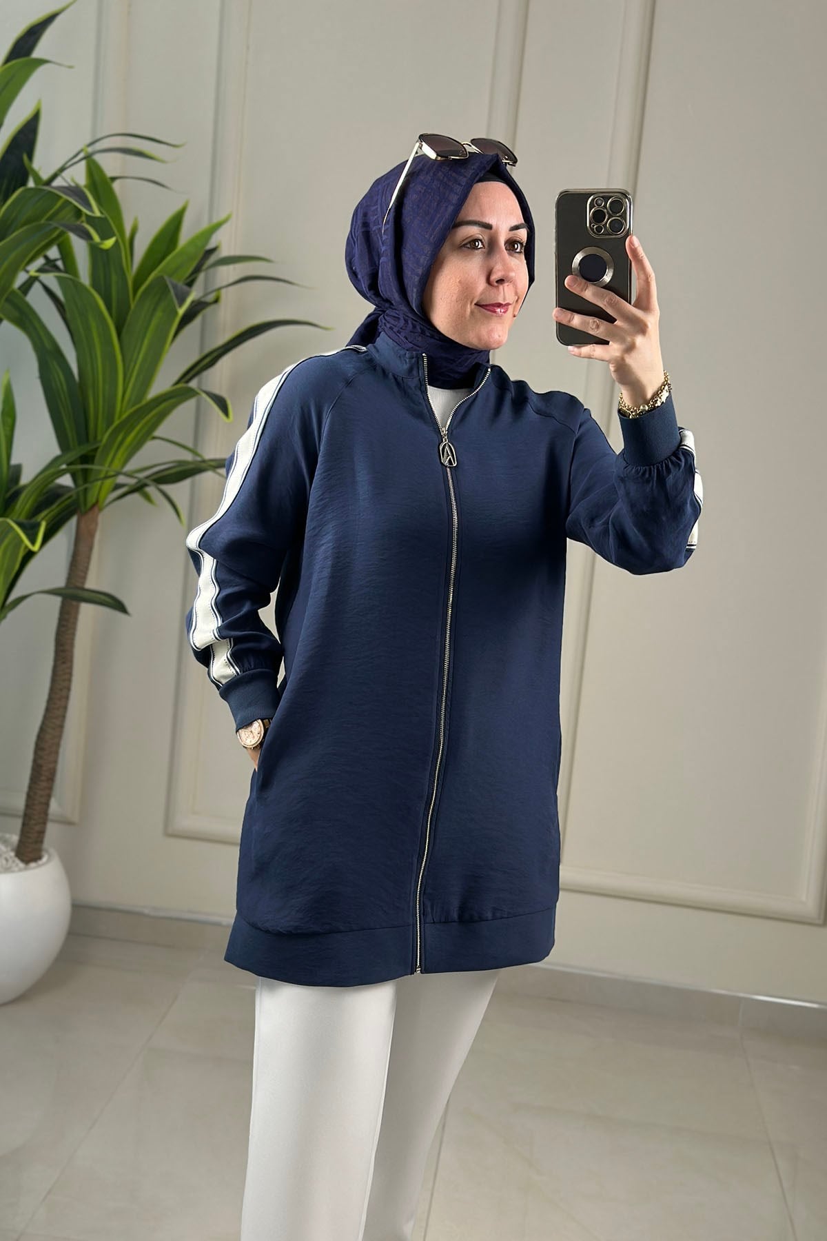 Tesettür Giy Çık KapArmine Trend Önü Fermuarlı Kol Şerit Detaylı Kadın Giyçık Lacivert ARM 434