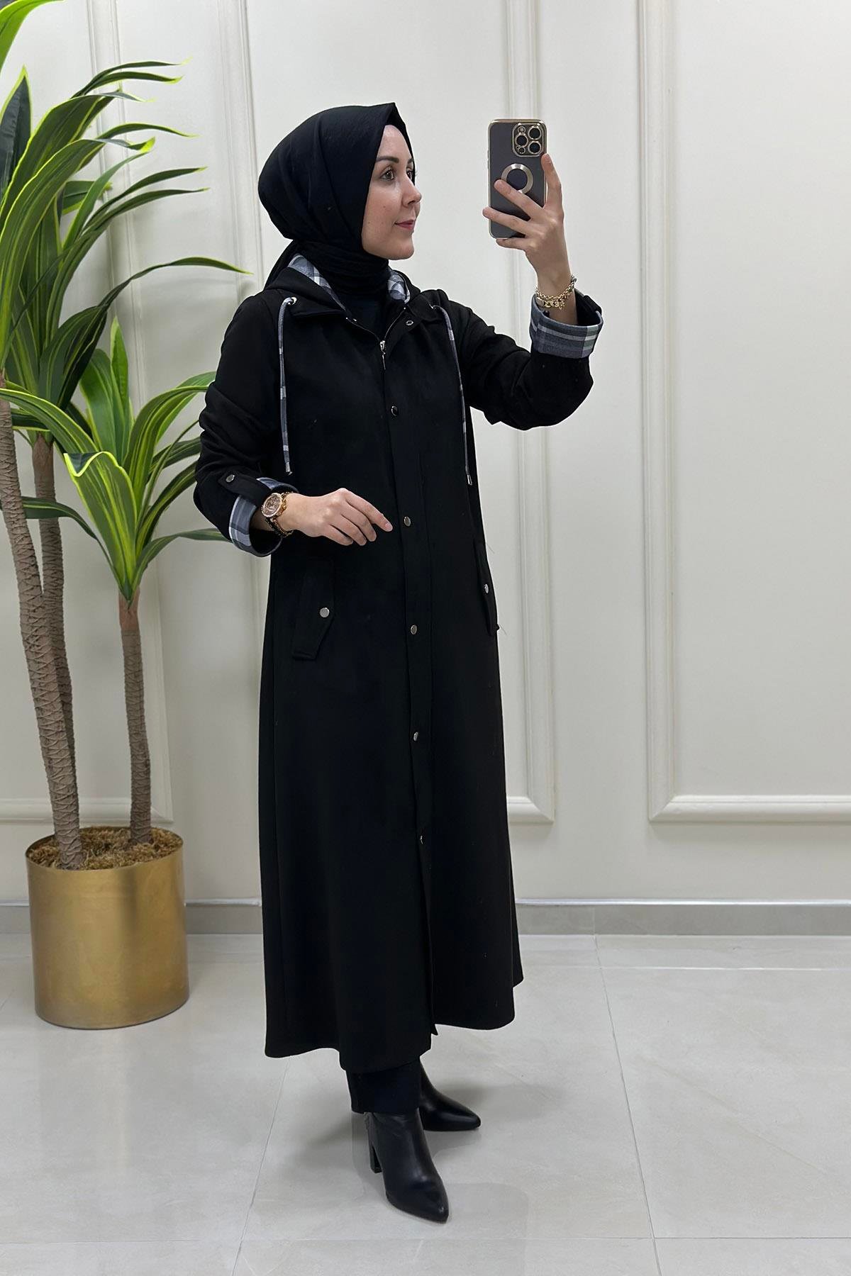 Tesettür Giy Çık KapBurbery Desen Garnili Önü Fermuar ve Çıtçıtlı Kadın Süet Kap Siyah BRL 6131