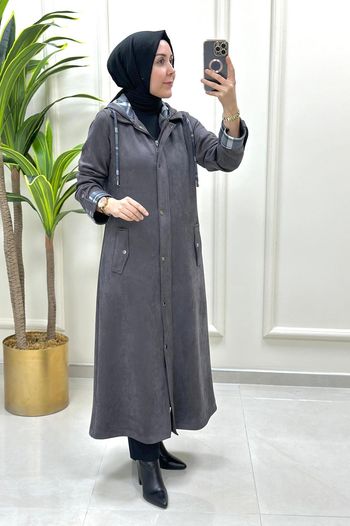 Tesettür Giy Çık KapBurbery Desen Garnili Önü Fermuar ve Çıtçıtlı Kadın Süet Kap Gri BRL 6131