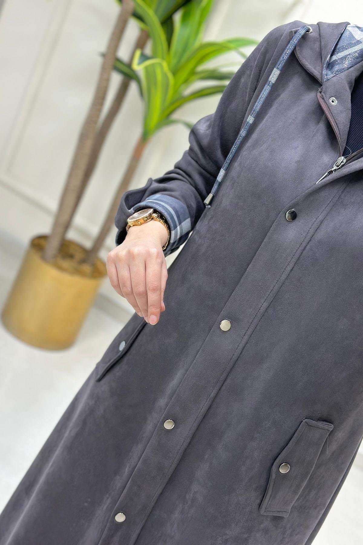 Tesettür Giy Çık KapBurbery Desen Garnili Önü Fermuar ve Çıtçıtlı Kadın Süet Kap Gri BRL 6131