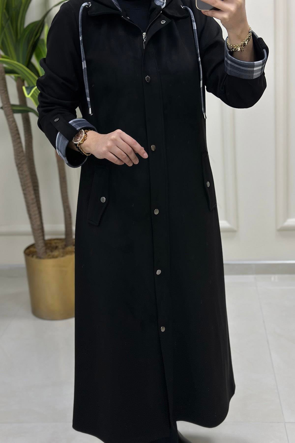 Tesettür Giy Çık KapBurbery Desen Garnili Önü Fermuar ve Çıtçıtlı Kadın Süet Kap Siyah BRL 6131