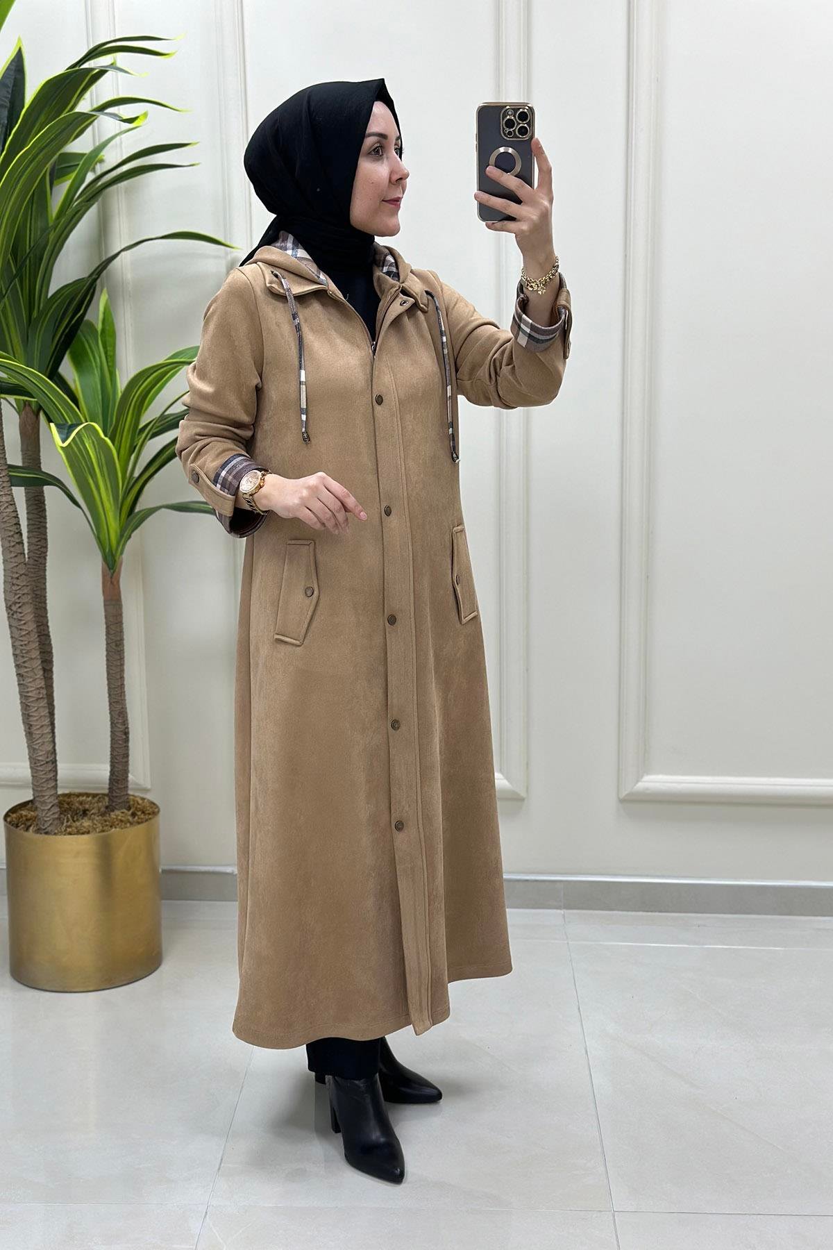 Tesettür Giy Çık KapBurbery Desen Garnili Önü Fermuar ve Çıtçıtlı Kadın Süet Kap Vizon BRL 6131