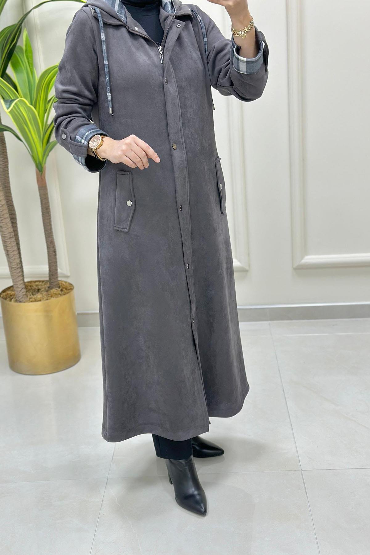 Tesettür Giy Çık KapBurbery Desen Garnili Önü Fermuar ve Çıtçıtlı Kadın Süet Kap Gri BRL 6131