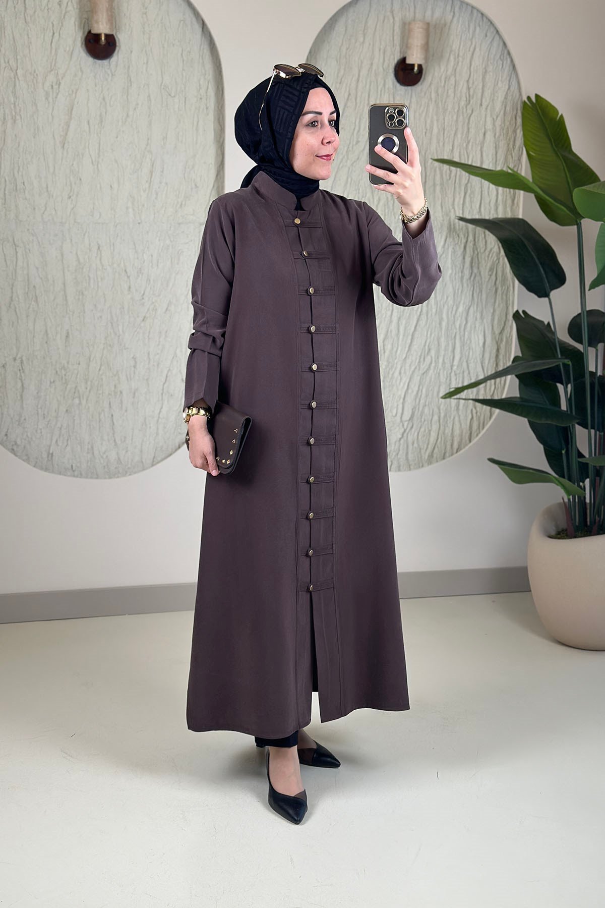 Tesettür Giy Çık KapModal Tensel Önü Biritli Düğmeli Uzun Kadın Giyçık Kap Kahverengi KADO 268580