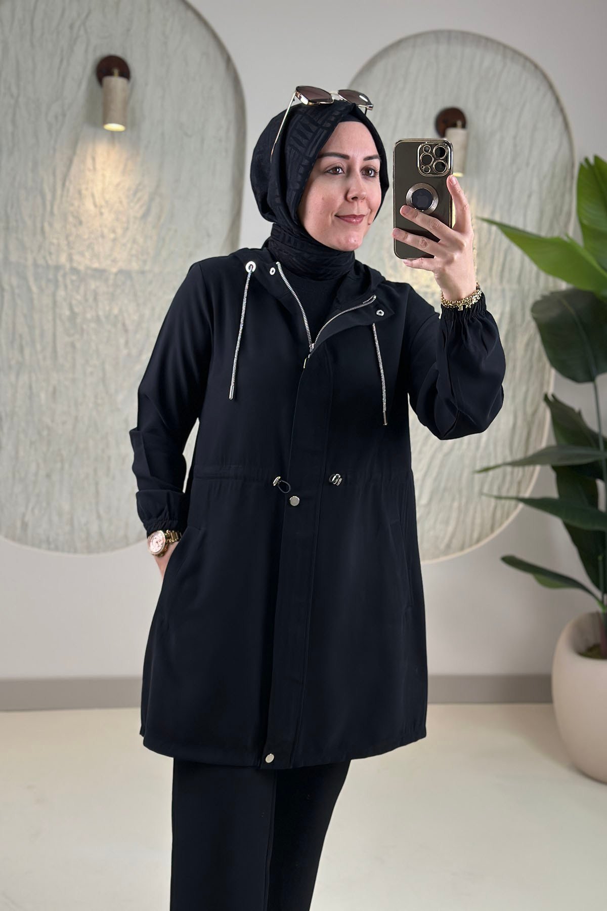 Tesettür Giy Çık KapModal Tensel Önü Fermuarlı Çıtçıtlı Beli Büzgülü Kadın Giyçık Kap Siyah KADO 268412