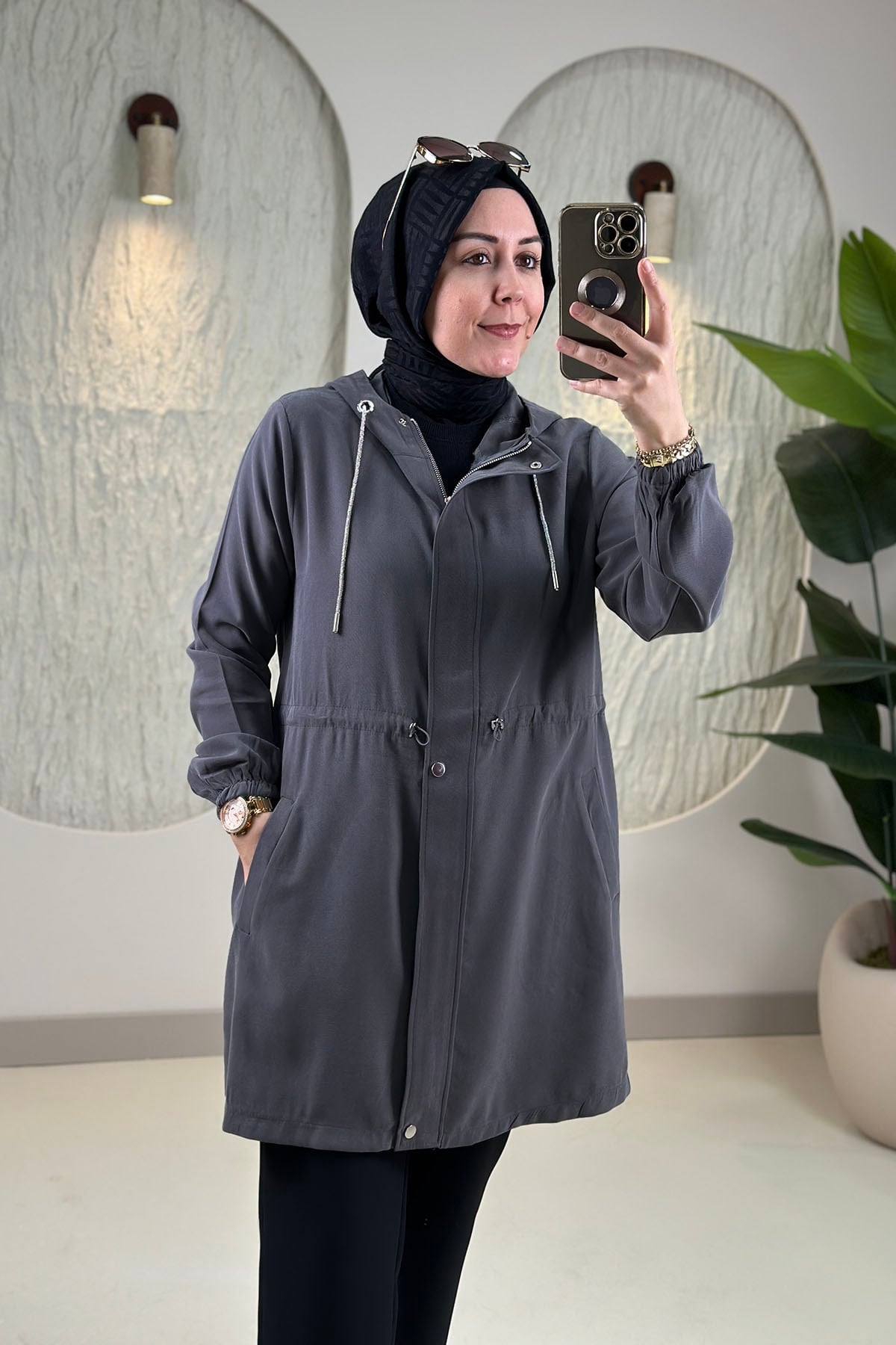 Tesettür Giy Çık KapModal Tensel Önü Fermuarlı Çıtçıtlı Beli Büzgülü Kadın Giyçık Kap Gri KADO 268412