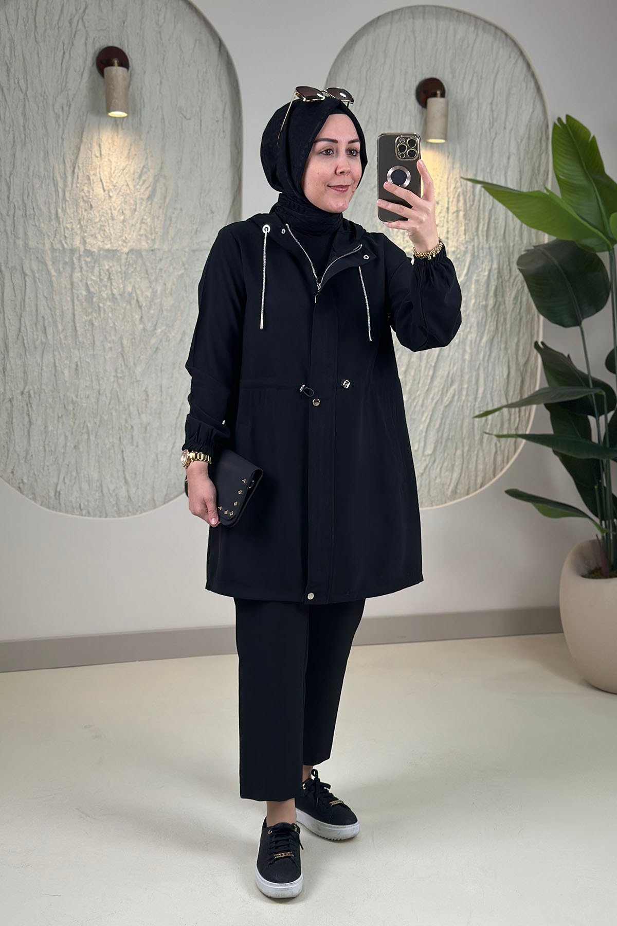 Tesettür Giy Çık KapModal Tensel Önü Fermuarlı Çıtçıtlı Beli Büzgülü Kadın Giyçık Kap Siyah KADO 268412