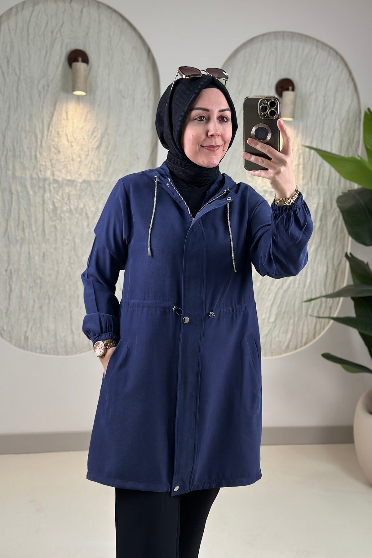 Tesettür Giy Çık KapModal Tensel Önü Fermuarlı Çıtçıtlı Beli Büzgülü Kadın Giyçık Kap Lacivert KADO 268412