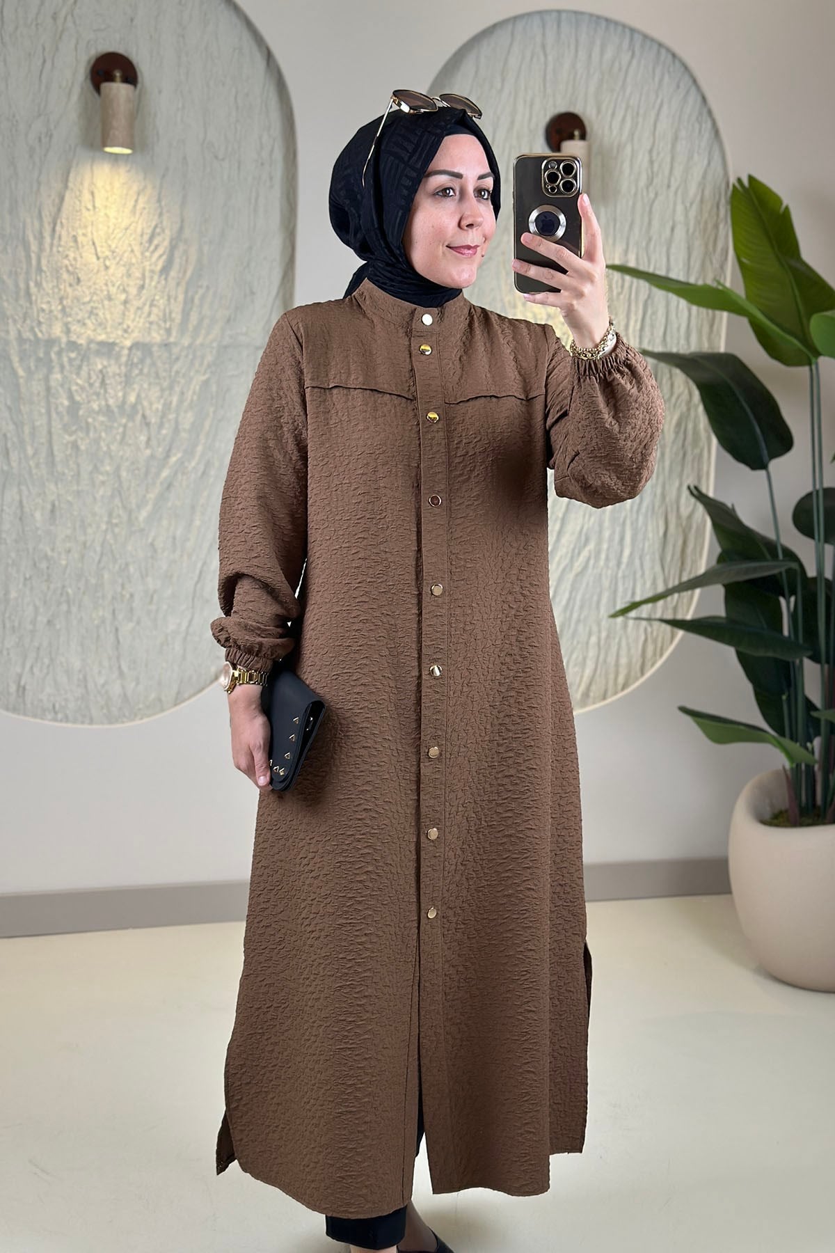 Tesettür Giy Çık KapÖnü Çıtçıtlı Kolu Büzgülü Uzun Kadın Giyçık Kap Taba QTN 4900