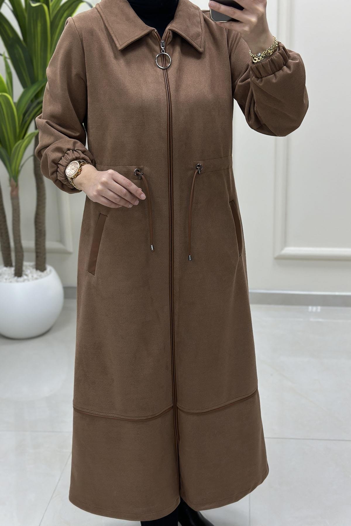 Tesettür Giy Çık KapÖnü Fermuarlı Beli Büzgülü Kadın Süet Kap Açık Taba BRL 7205