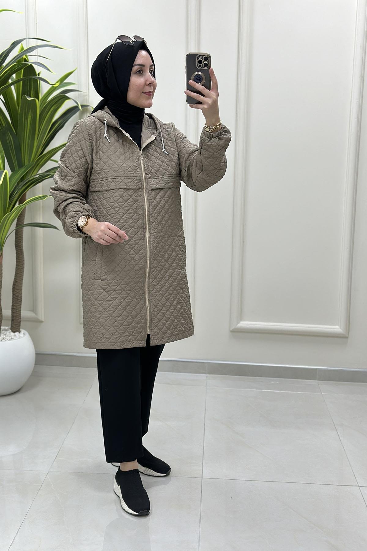 Tesettür Giy Çık KapÖnü Fermuarlı Cepli Kolu Büzgülü Kadın Kapitone Giyçık Vizon GNR 219