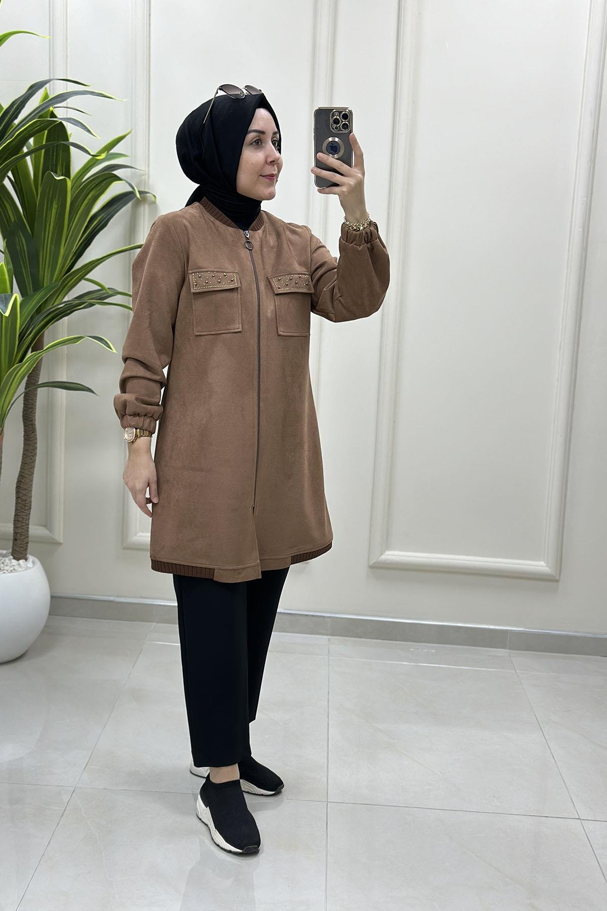 Tesettür Giy Çık KapÖnü Fermuarlı Kapak Cep Taş Detaylı Kadın Süet Giyçık Taba BRL 7218