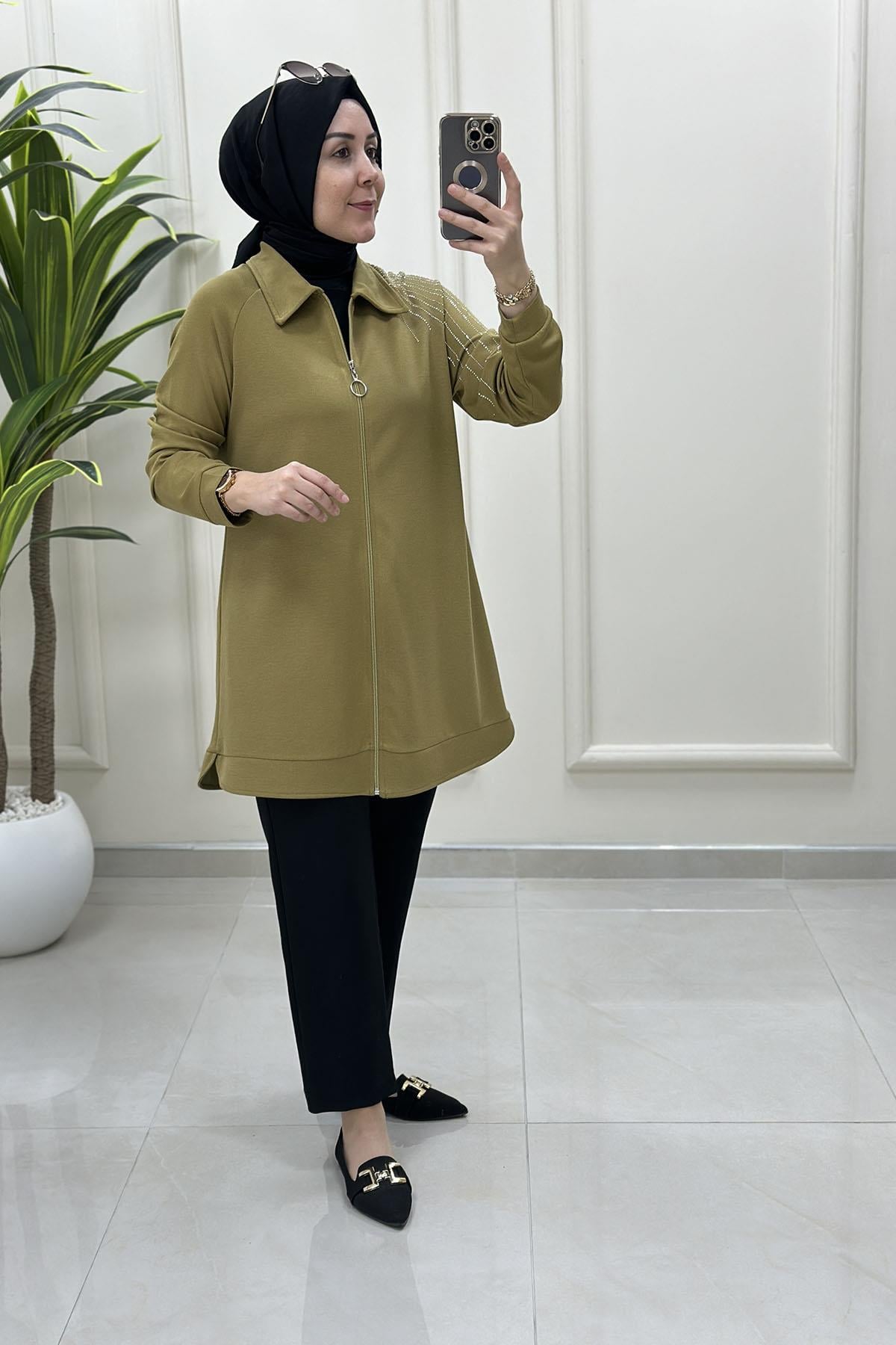 Tesettür Giy Çık KapReglan Kol Önü Fermuarlı Omuz Taş Detaylı Kadın Giyçık Tunik Yağ Yeşili KADO 257207