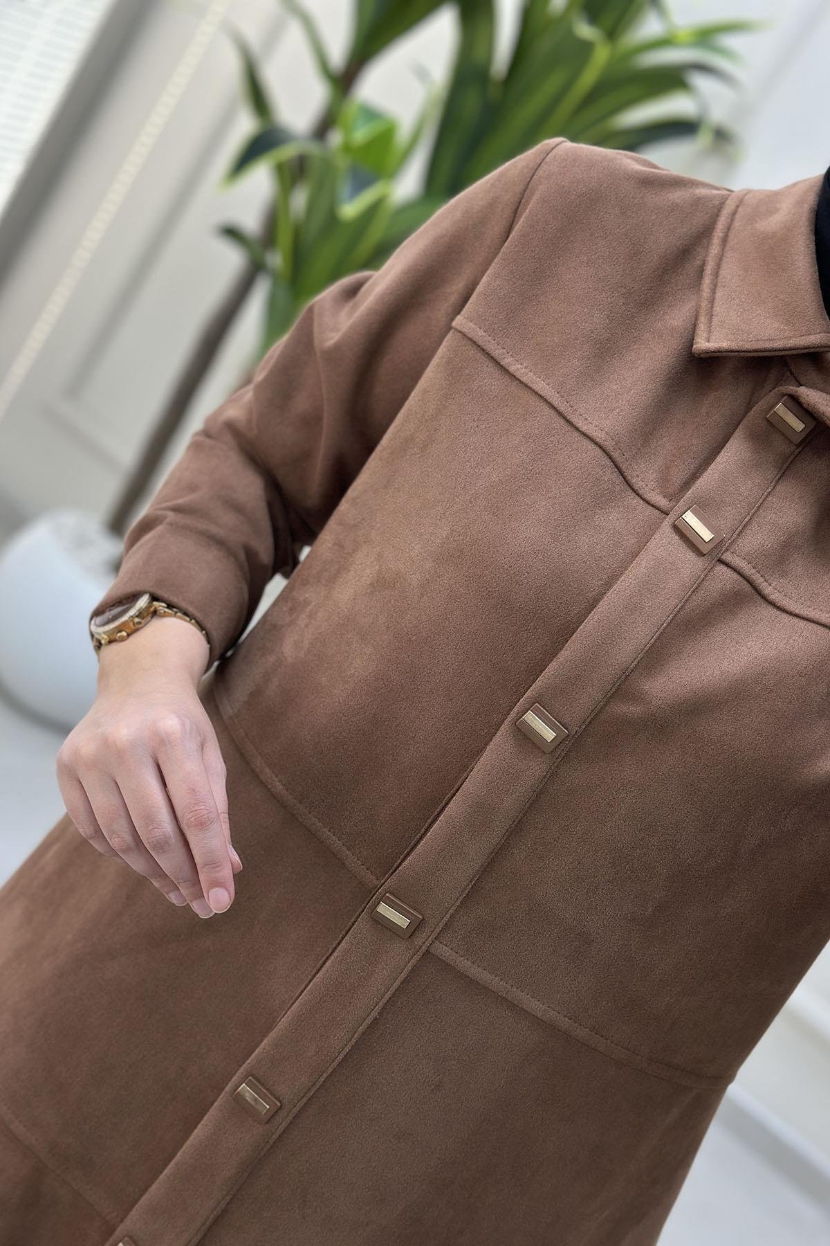 Tesettür Giy Çık KapSüet Önü Çıtçıtlı Kolu Manşetli Kadın Giyçık Kap Taba BRL 7210