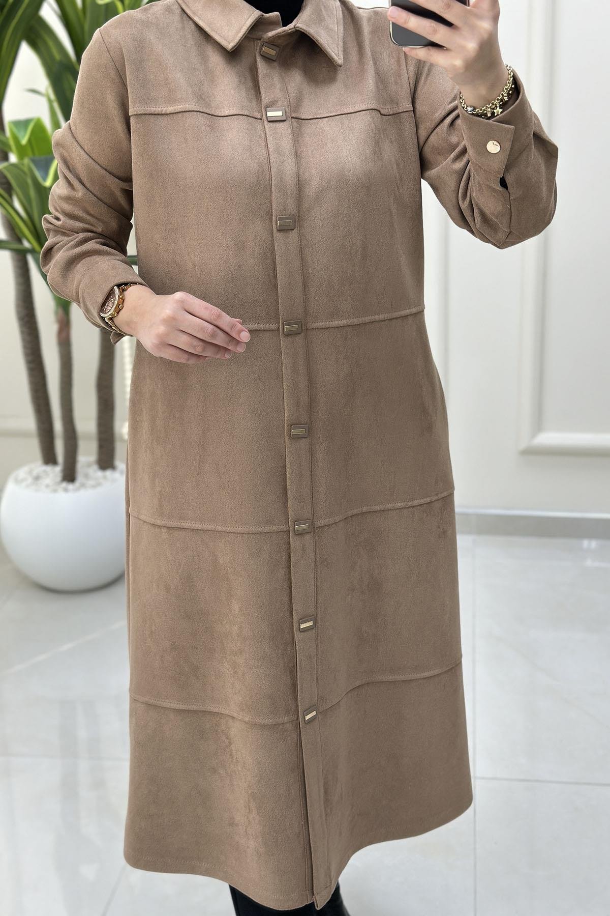 Tesettür Giy Çık KapSüet Önü Çıtçıtlı Kolu Manşetli Kadın Giyçık Kap Bej BRL 7210