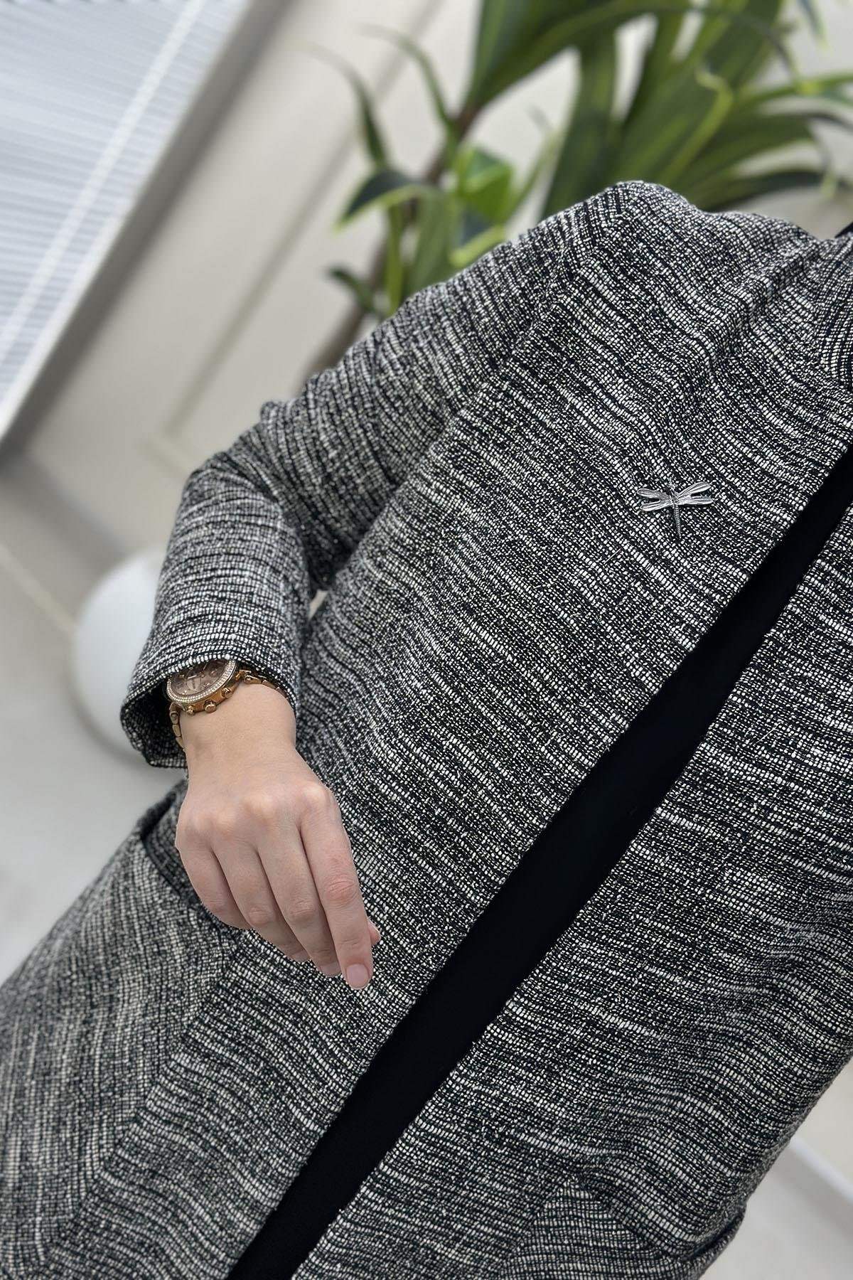 Tesettür HırkaArmine Trend Broş Detaylı Cepli Kadın Tüvit Hırka Siyah ARM 5005