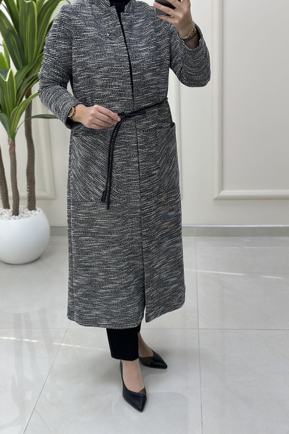 Tesettür HırkaArmine Trend Broş Detaylı Cepli Kadın Tüvit Hırka Siyah ARM 5005