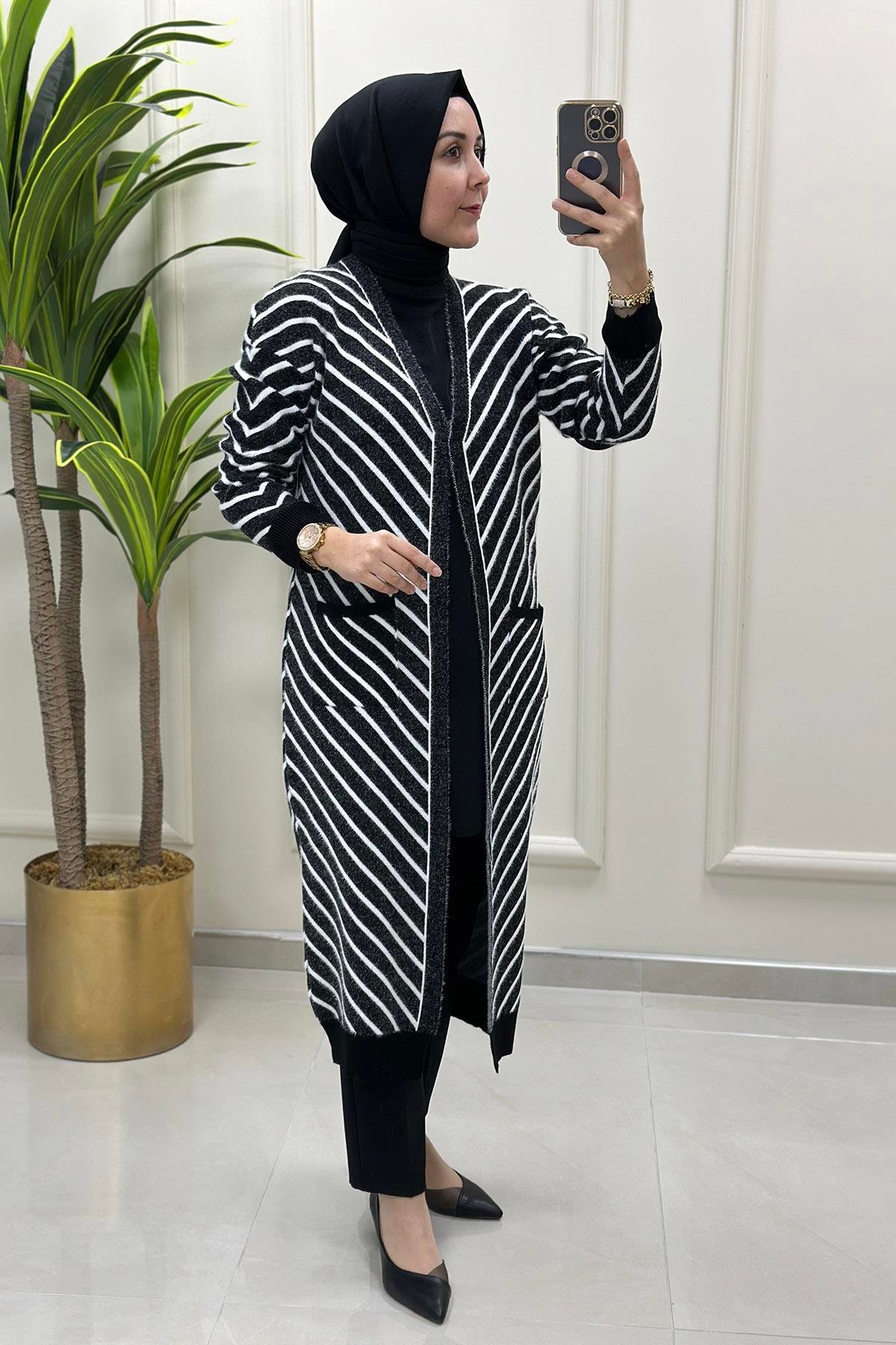Tesettür HırkaDüşük Omuz Çizgili Önü Cepli Triko Kadın Hırka Siyah KADO 3188
