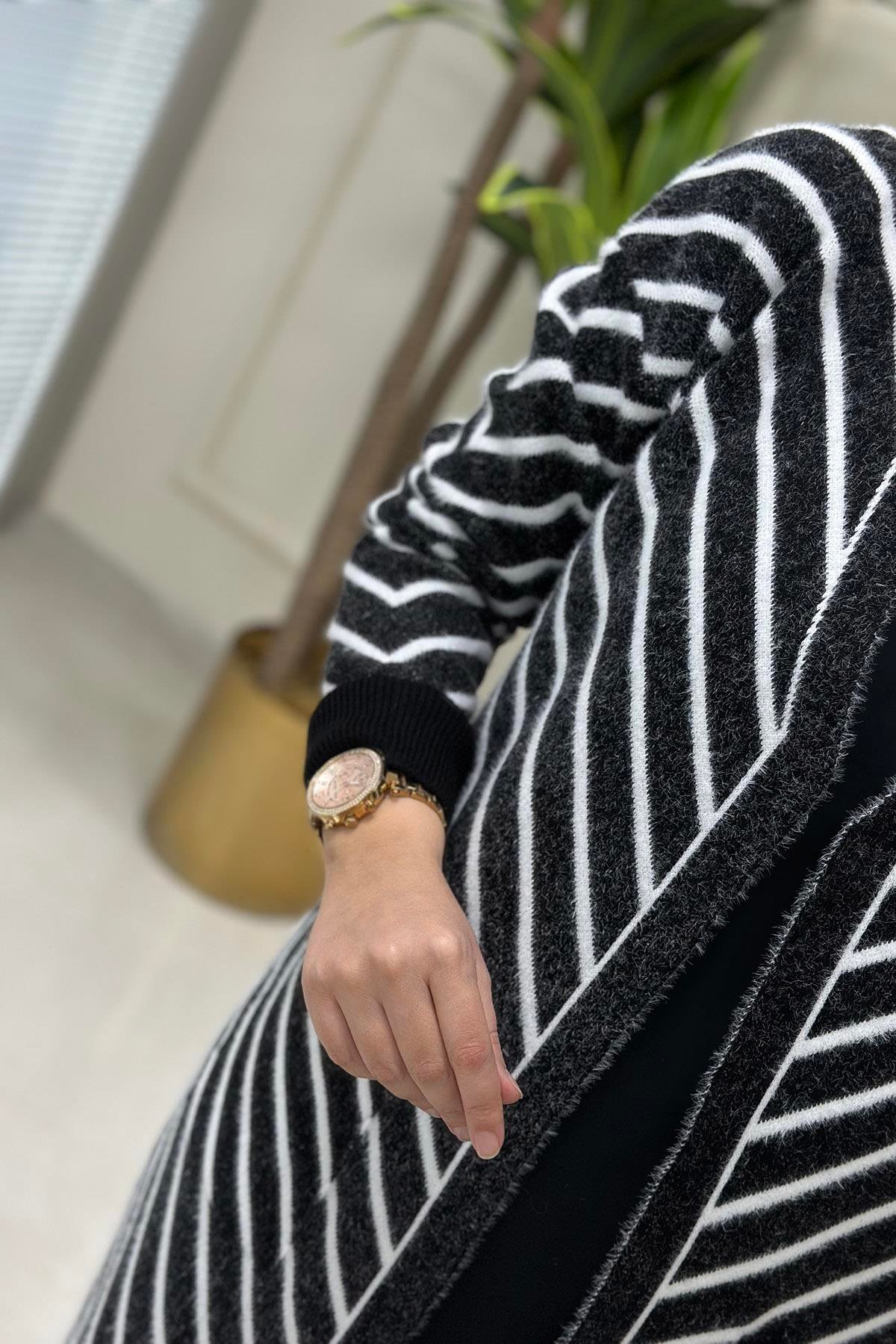 Tesettür HırkaDüşük Omuz Çizgili Önü Cepli Triko Kadın Hırka Siyah KADO 3188