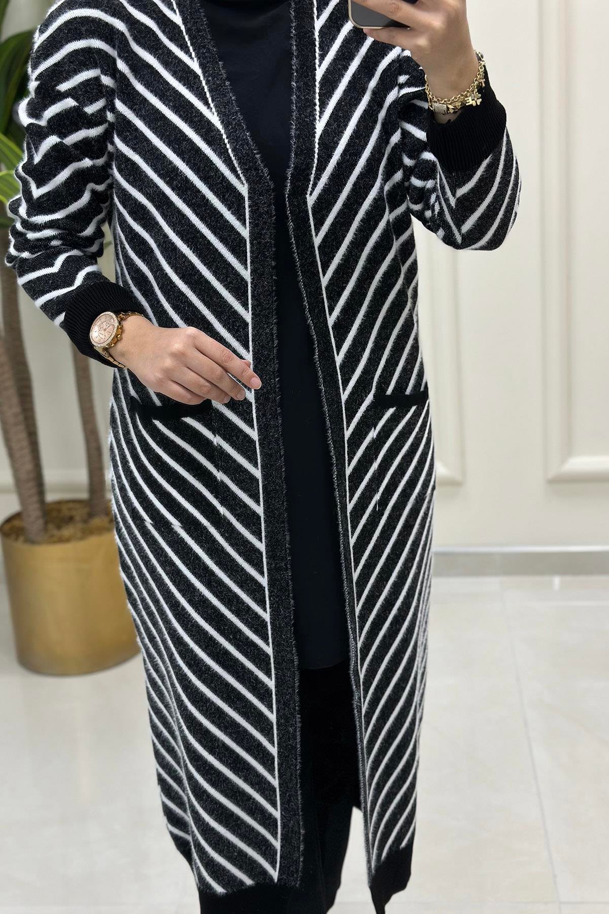 Tesettür HırkaDüşük Omuz Çizgili Önü Cepli Triko Kadın Hırka Siyah KADO 3188