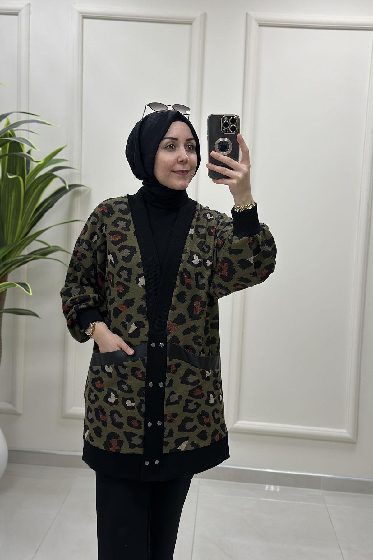 Tesettür HırkaDüşük Omuz Önü Çıtçıtlı Leopar Desen Kadın Hırka Yeşil EL 600