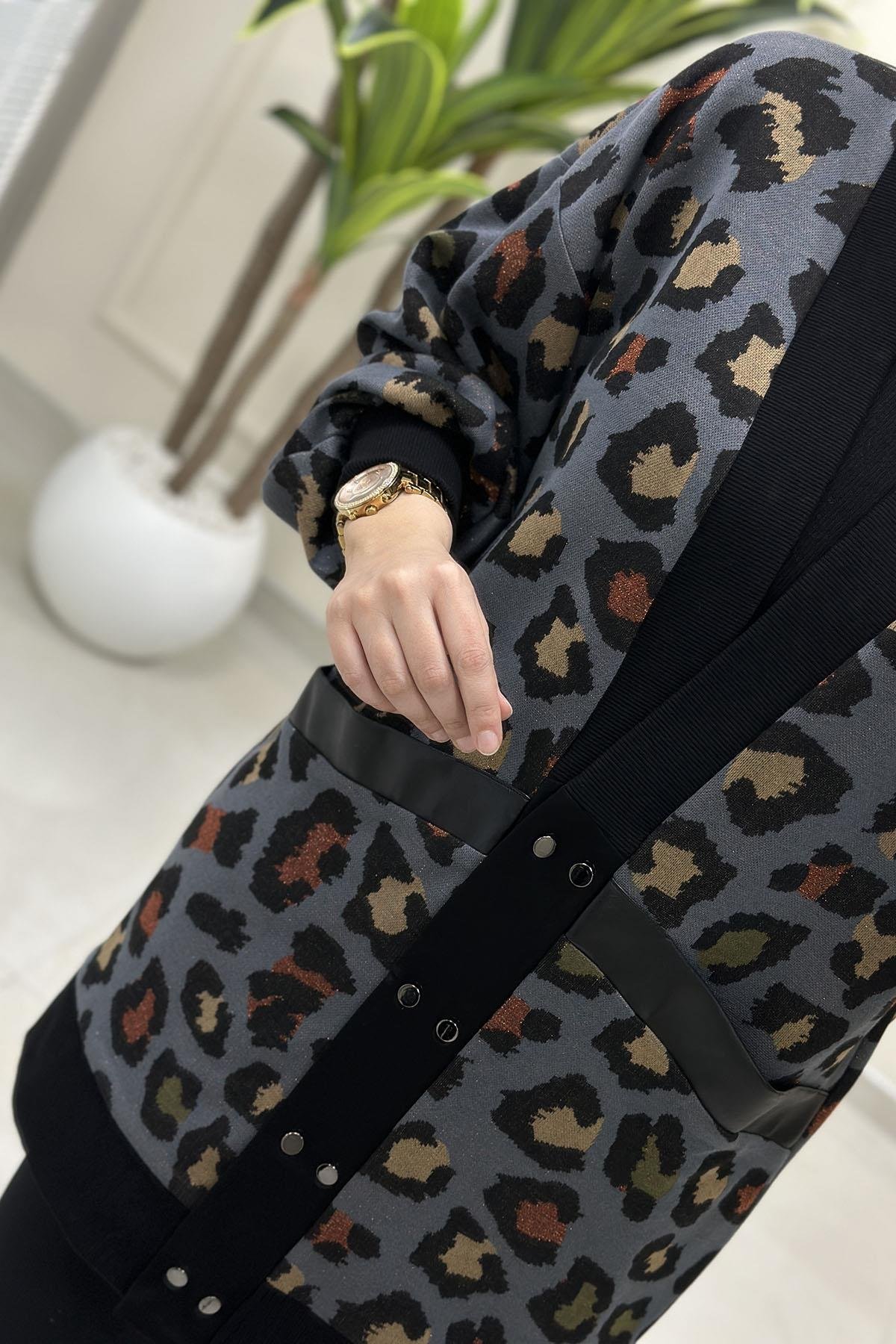 Tesettür HırkaDüşük Omuz Önü Çıtçıtlı Leopar Desen Kadın Hırka Antrasit EL 600