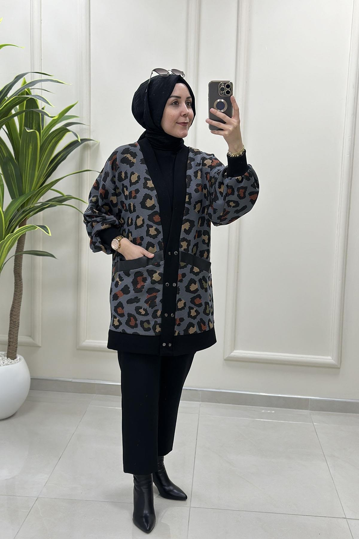 Tesettür HırkaDüşük Omuz Önü Çıtçıtlı Leopar Desen Kadın Hırka Antrasit EL 600