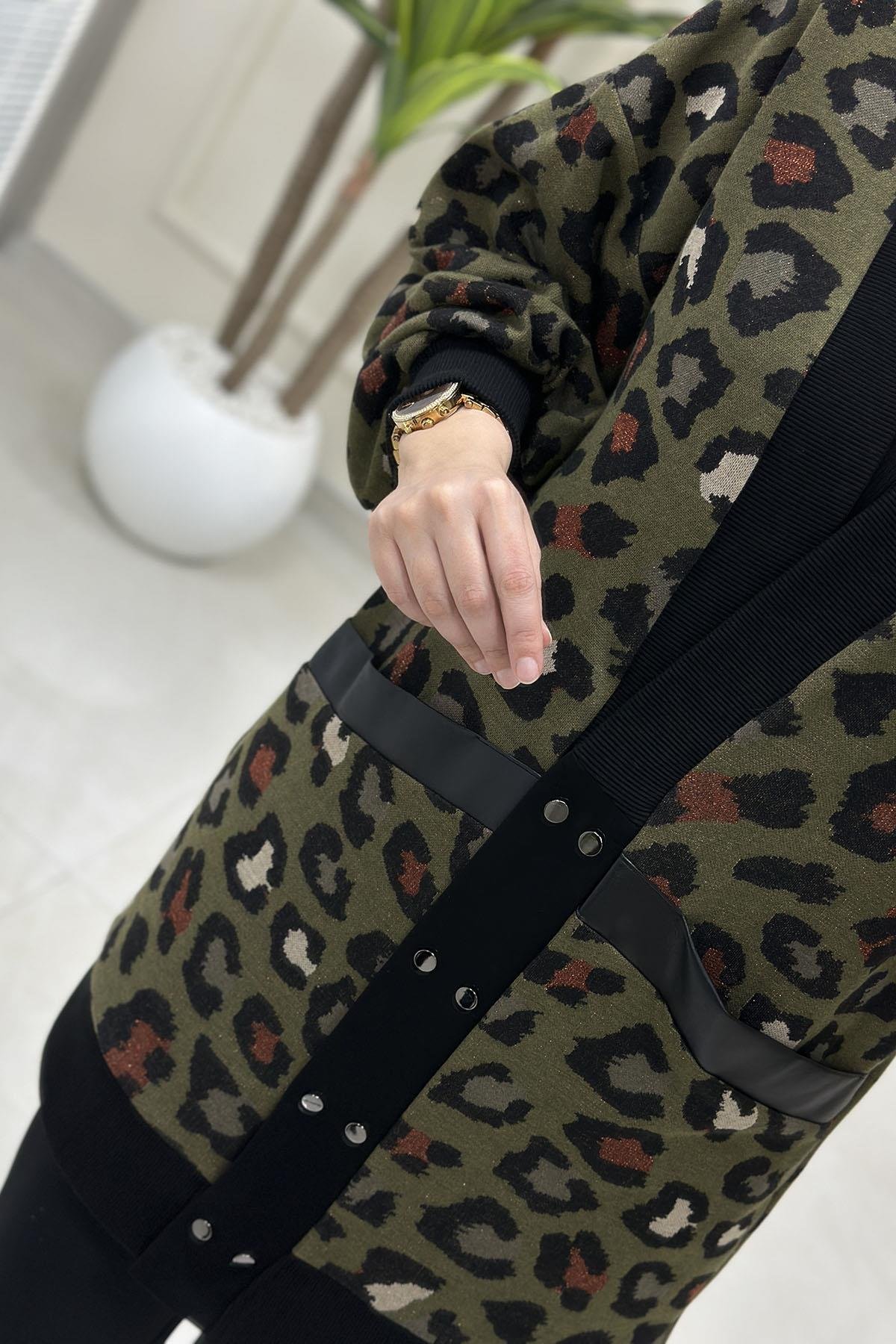 Tesettür HırkaDüşük Omuz Önü Çıtçıtlı Leopar Desen Kadın Hırka Yeşil EL 600