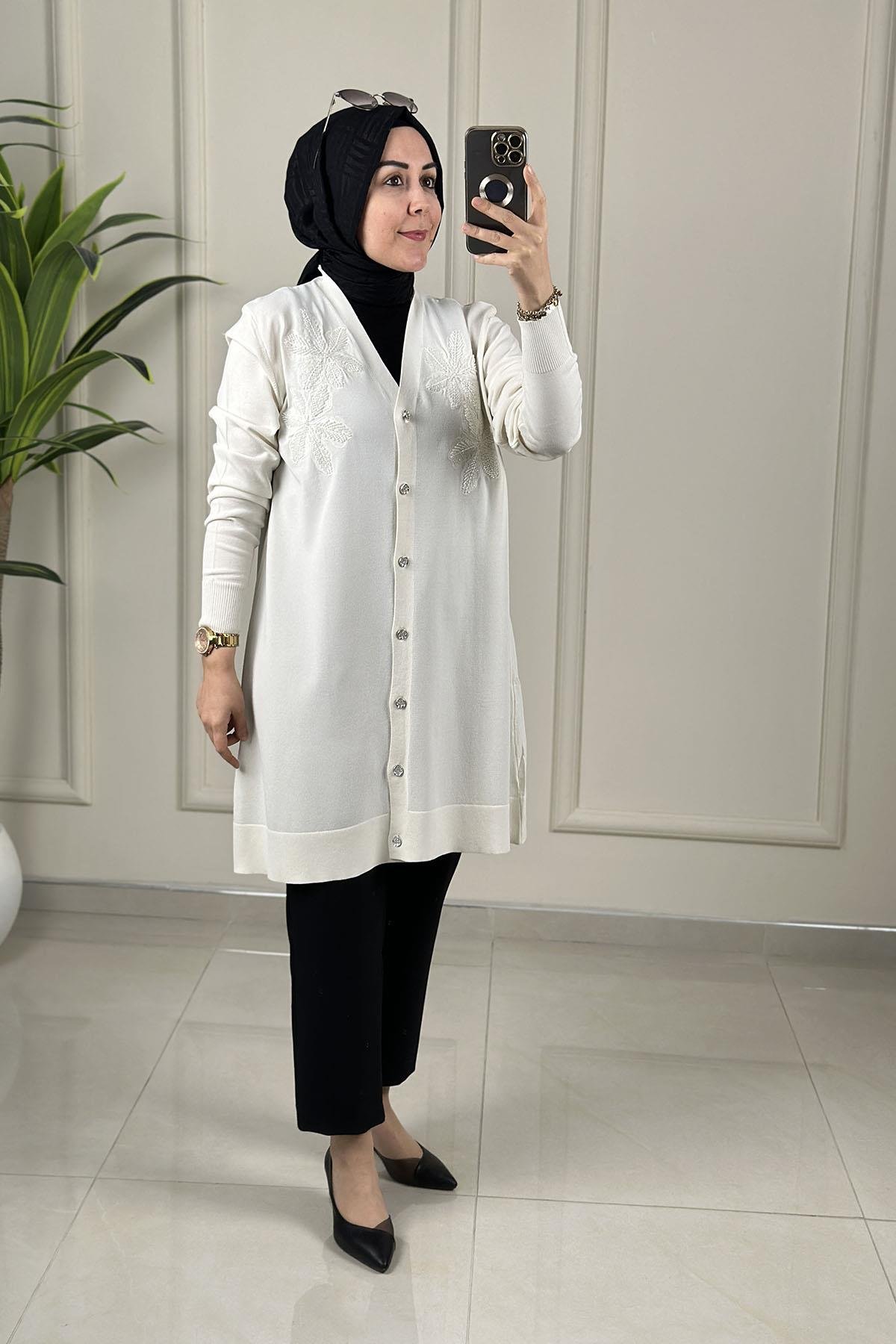 Tesettür HırkaÖnü Düğmeli Çiçek Nakışlı Merserize Kadın Hırka Ekru SFF 145110