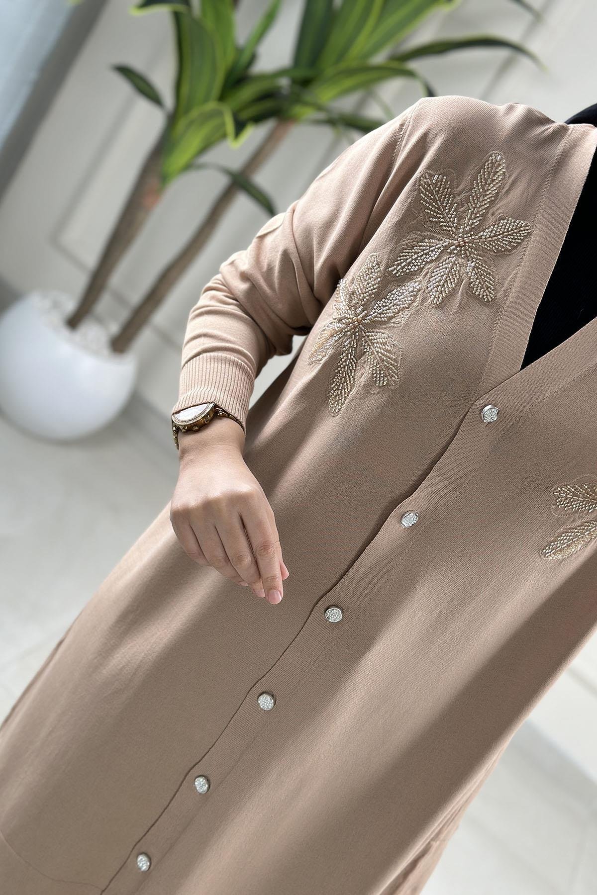 Tesettür HırkaÖnü Düğmeli Çiçek Nakışlı Merserize Kadın Hırka Somon SFF 145110