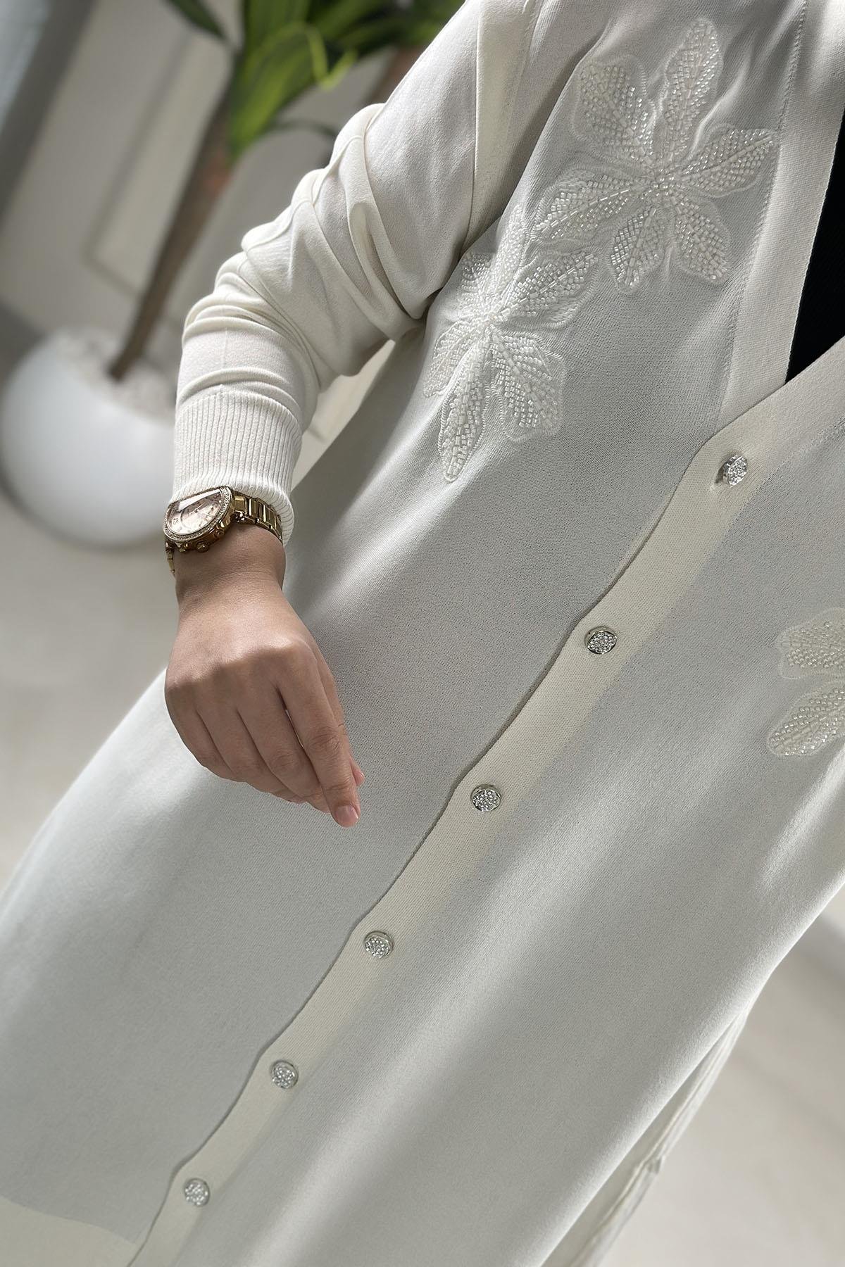 Tesettür HırkaÖnü Düğmeli Çiçek Nakışlı Merserize Kadın Hırka Ekru SFF 145110