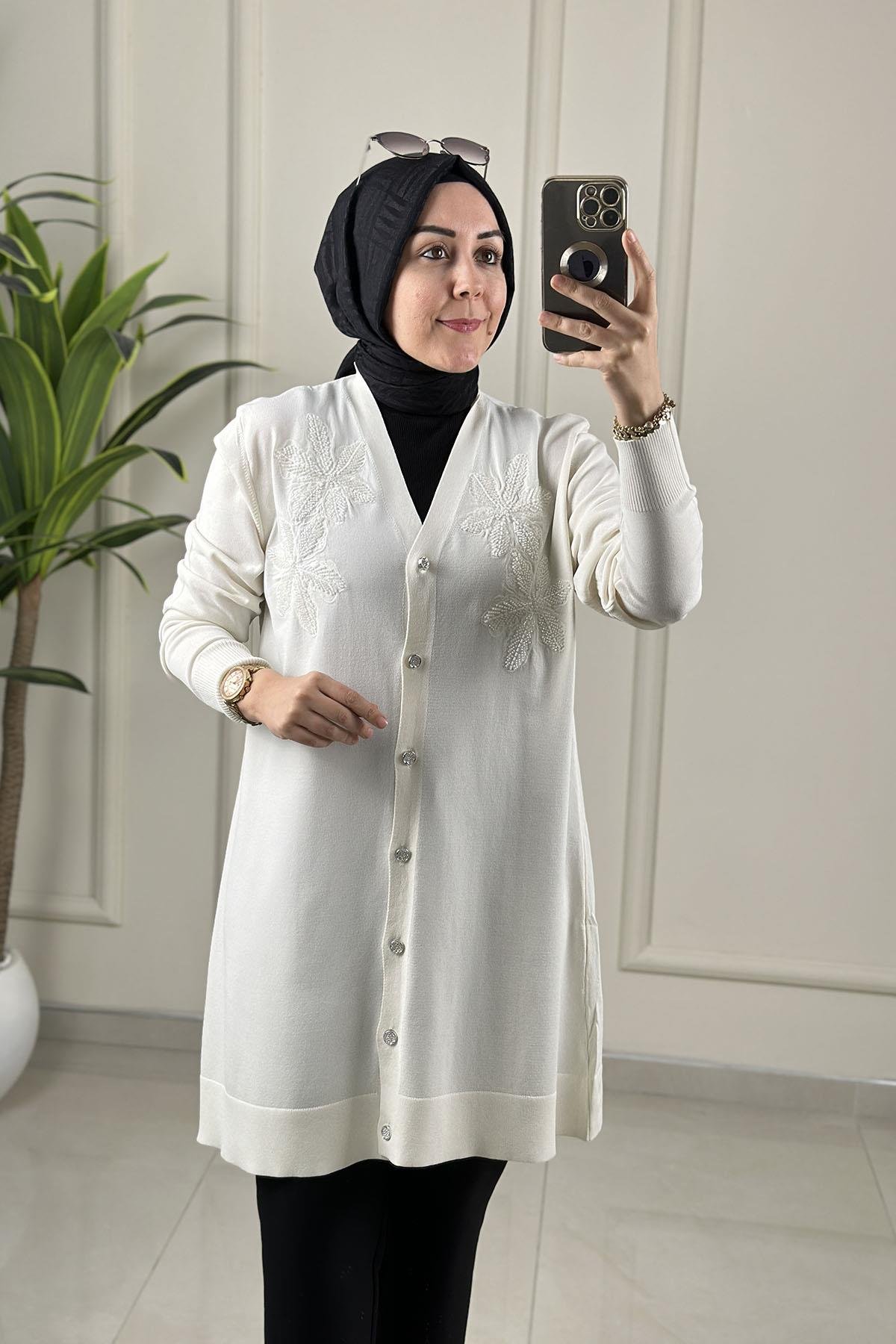 Tesettür HırkaÖnü Düğmeli Çiçek Nakışlı Merserize Kadın Hırka Ekru SFF 145110