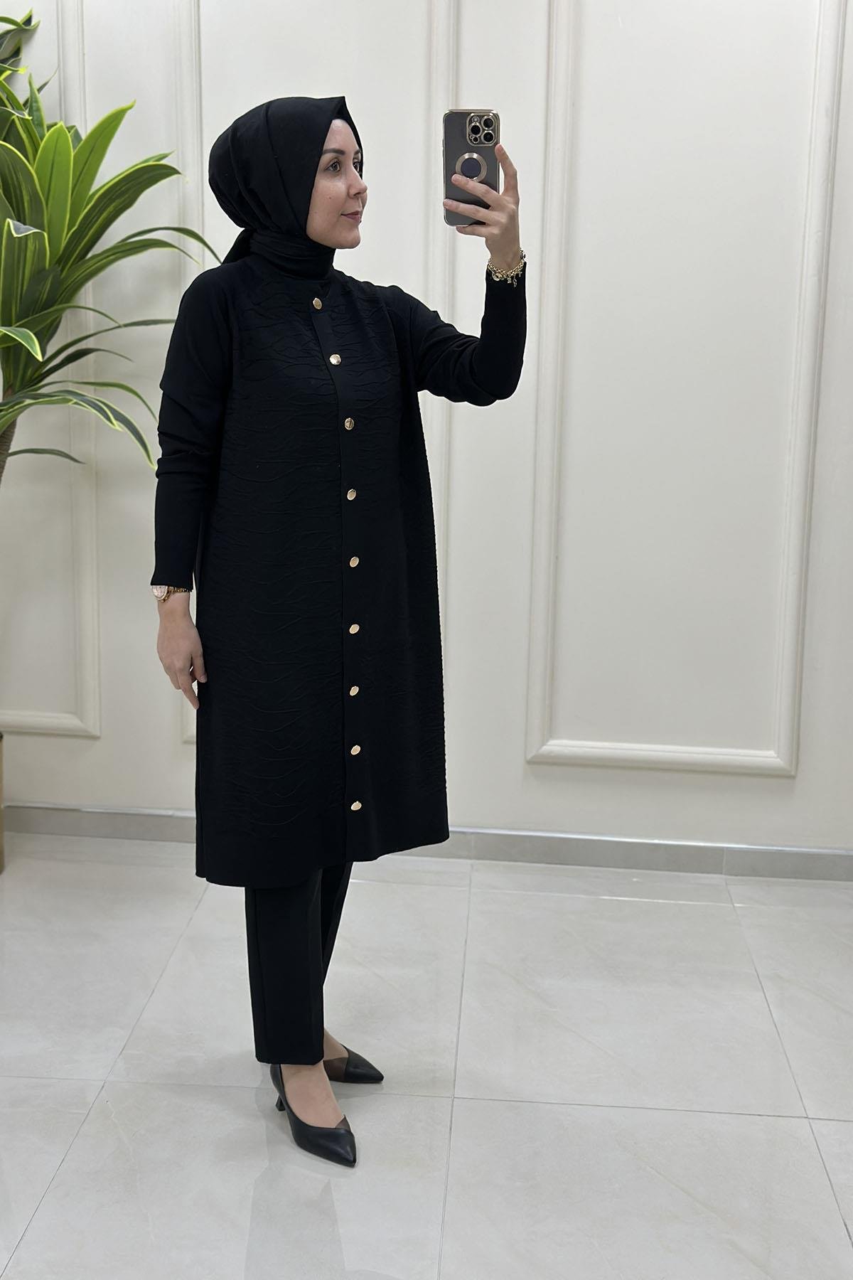 Tesettür HırkaÖnü Düğmeli Kendinden Desenli Kadın Hırka Siyah KADO 2725306