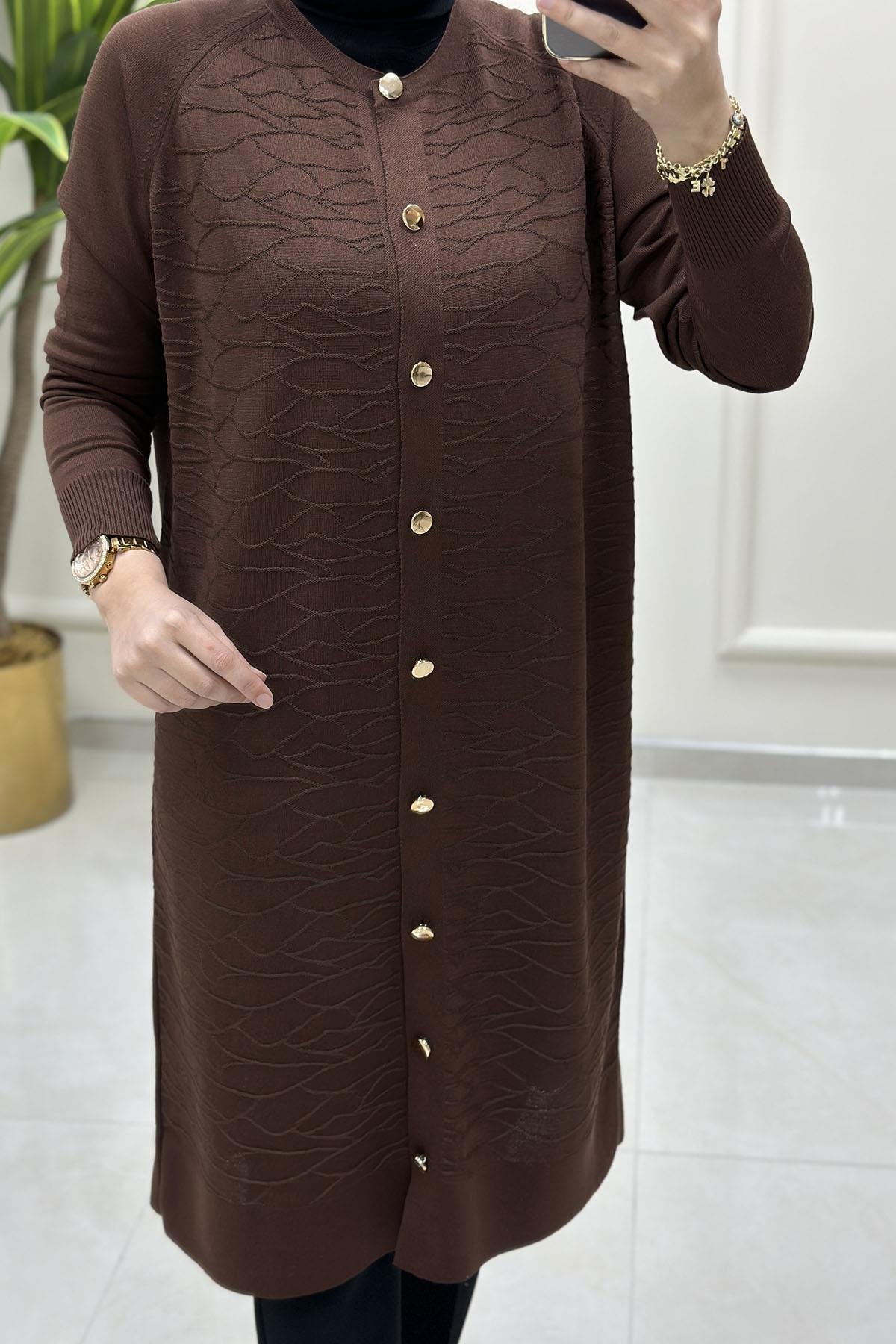 Tesettür HırkaÖnü Düğmeli Kendinden Desenli Kadın Hırka Kahverengi KADO 2725306