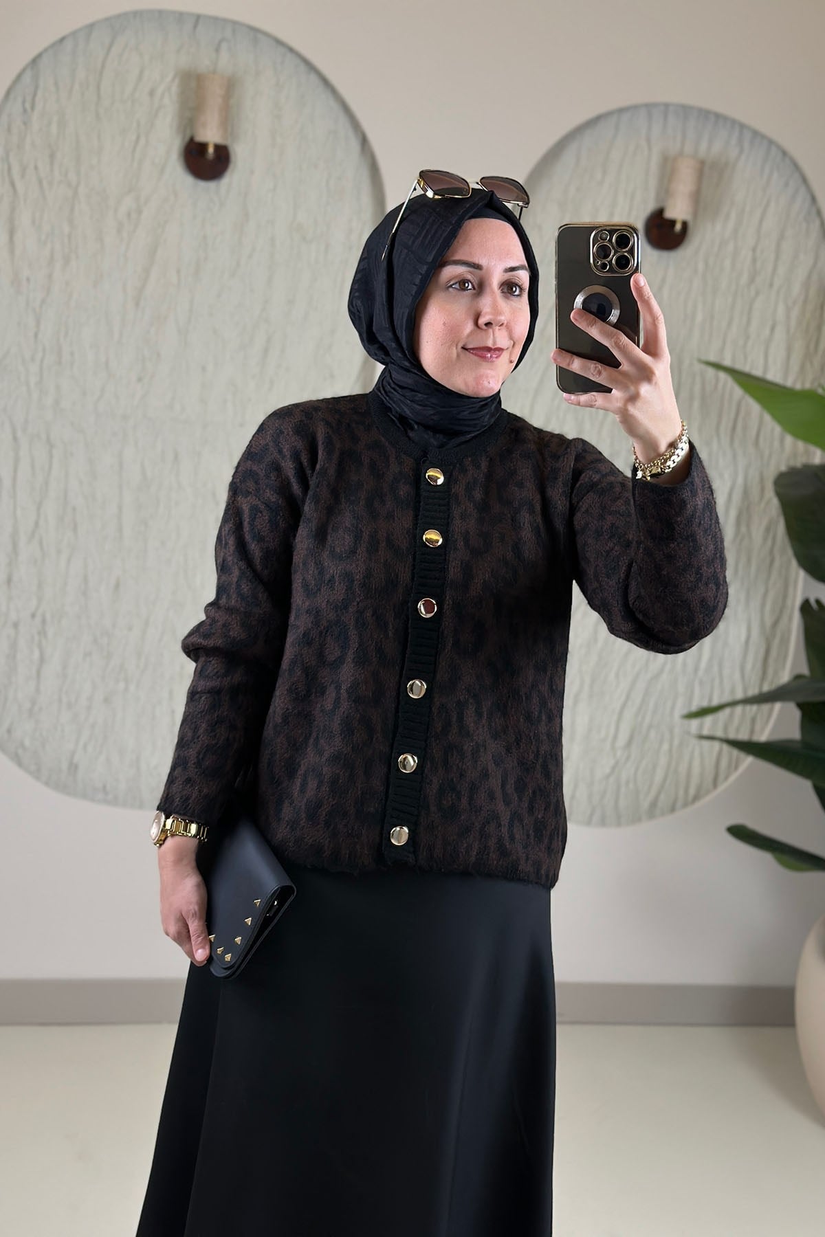 Tesettür HırkaÖnü Düğmeli Leopar Desen Kadın Triko Hırka Siyah KADO 9440