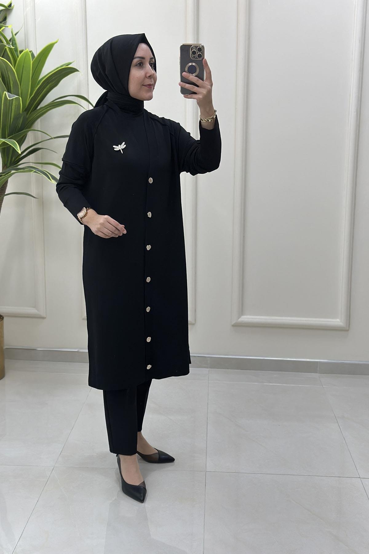 Tesettür HırkaÖnü Düğmeli Reglan Kol Broş Detaylı Kadın Merserize Hırka Siyah KADO 2725308