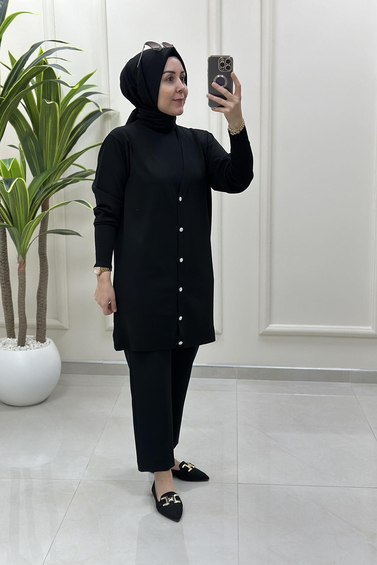 Tesettür HırkaÖnü Taş Düğmeli Kadın Triko Hırka Siyah MLH 5024