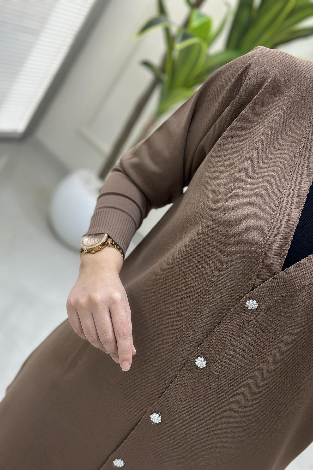 Tesettür HırkaÖnü Taş Düğmeli Kadın Triko Hırka Koyu Vizon MLH 5024