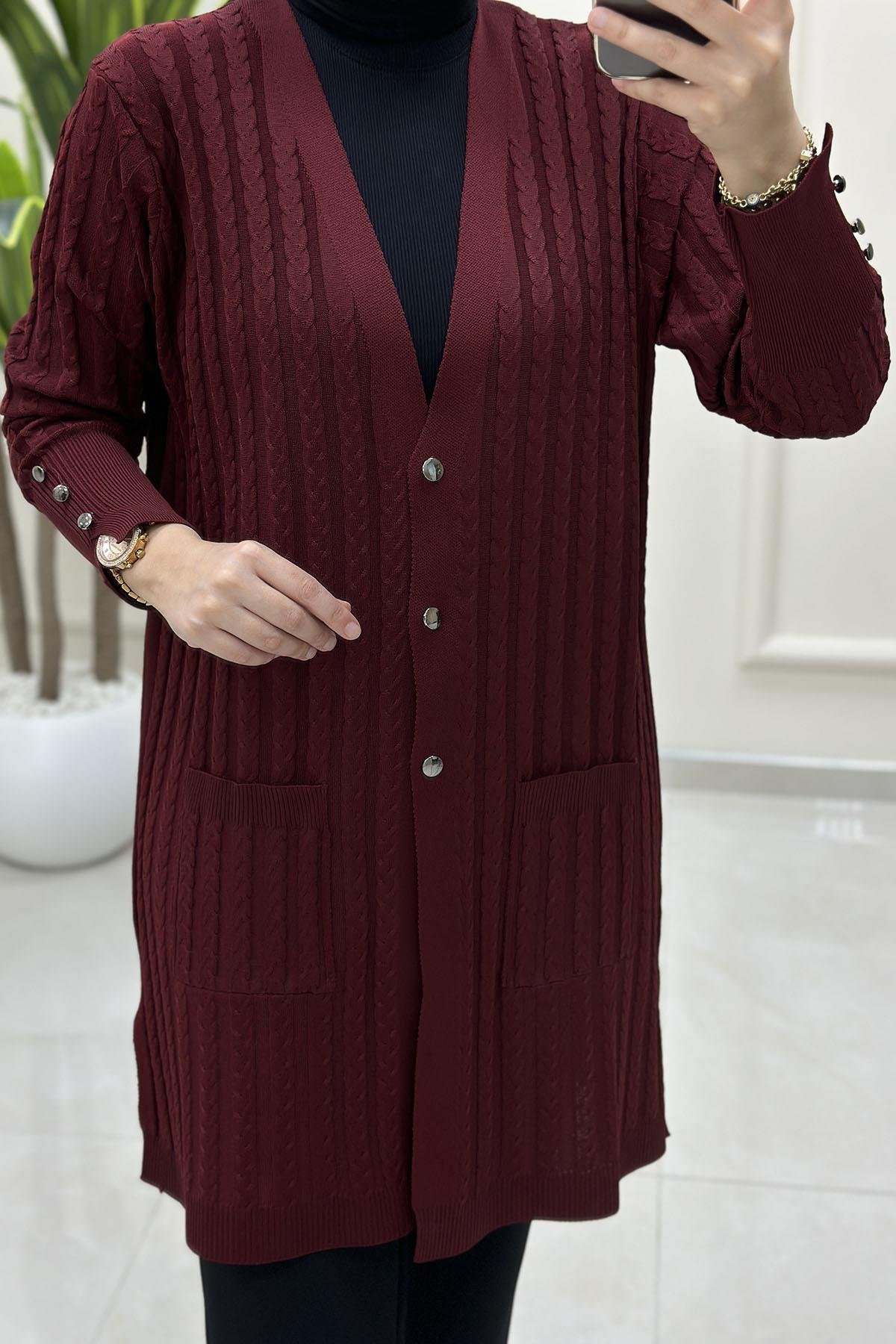 Tesettür HırkaÖrgü Desen Önü Düğmeli Cepli Kadın Triko Hırka Bordo KADO 2725036