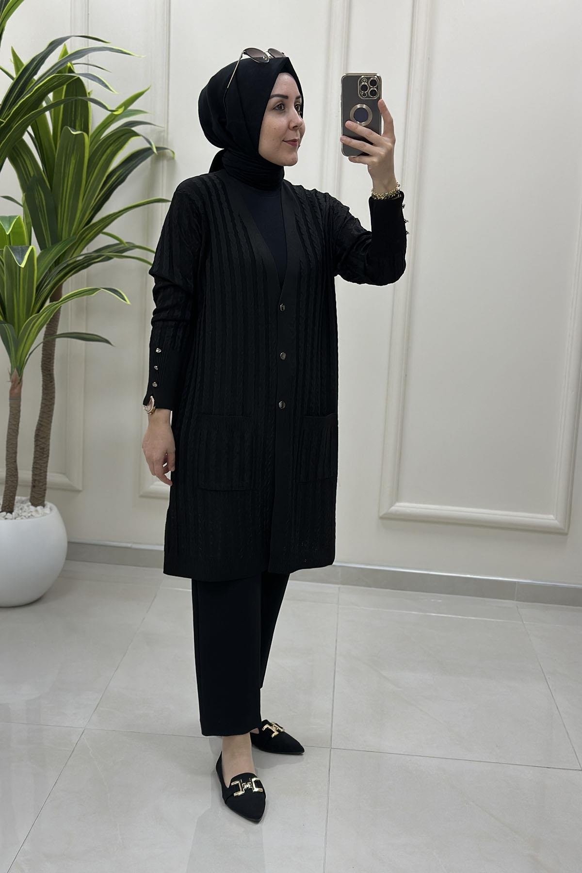 Tesettür HırkaÖrgü Desen Önü Düğmeli Cepli Kadın Triko Hırka Siyah KADO 2725036