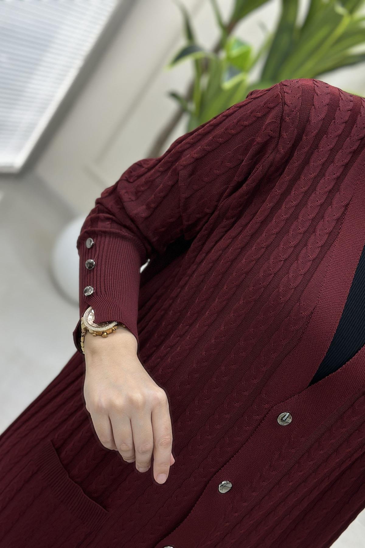 Tesettür HırkaÖrgü Desen Önü Düğmeli Cepli Kadın Triko Hırka Bordo KADO 2725036