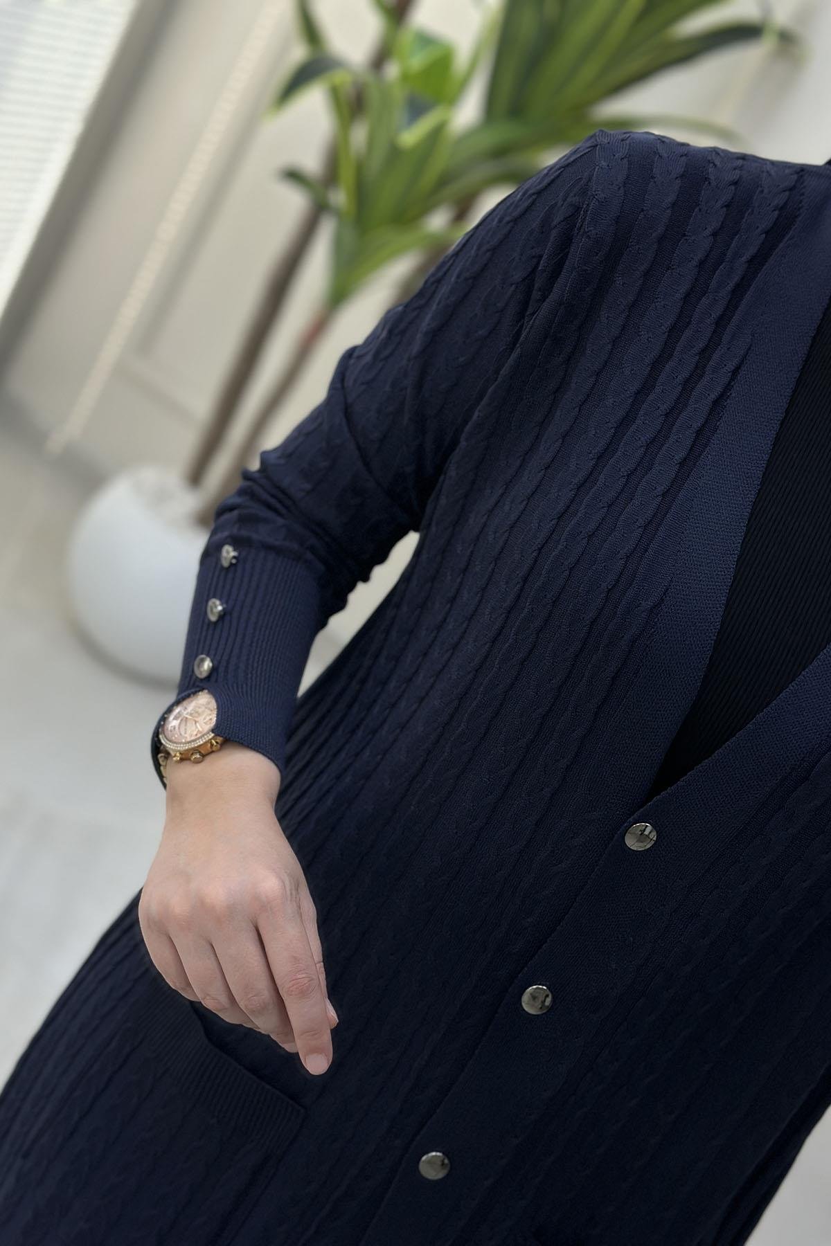 Tesettür HırkaÖrgü Desen Önü Düğmeli Cepli Kadın Triko Hırka Lacivert KADO 2725036