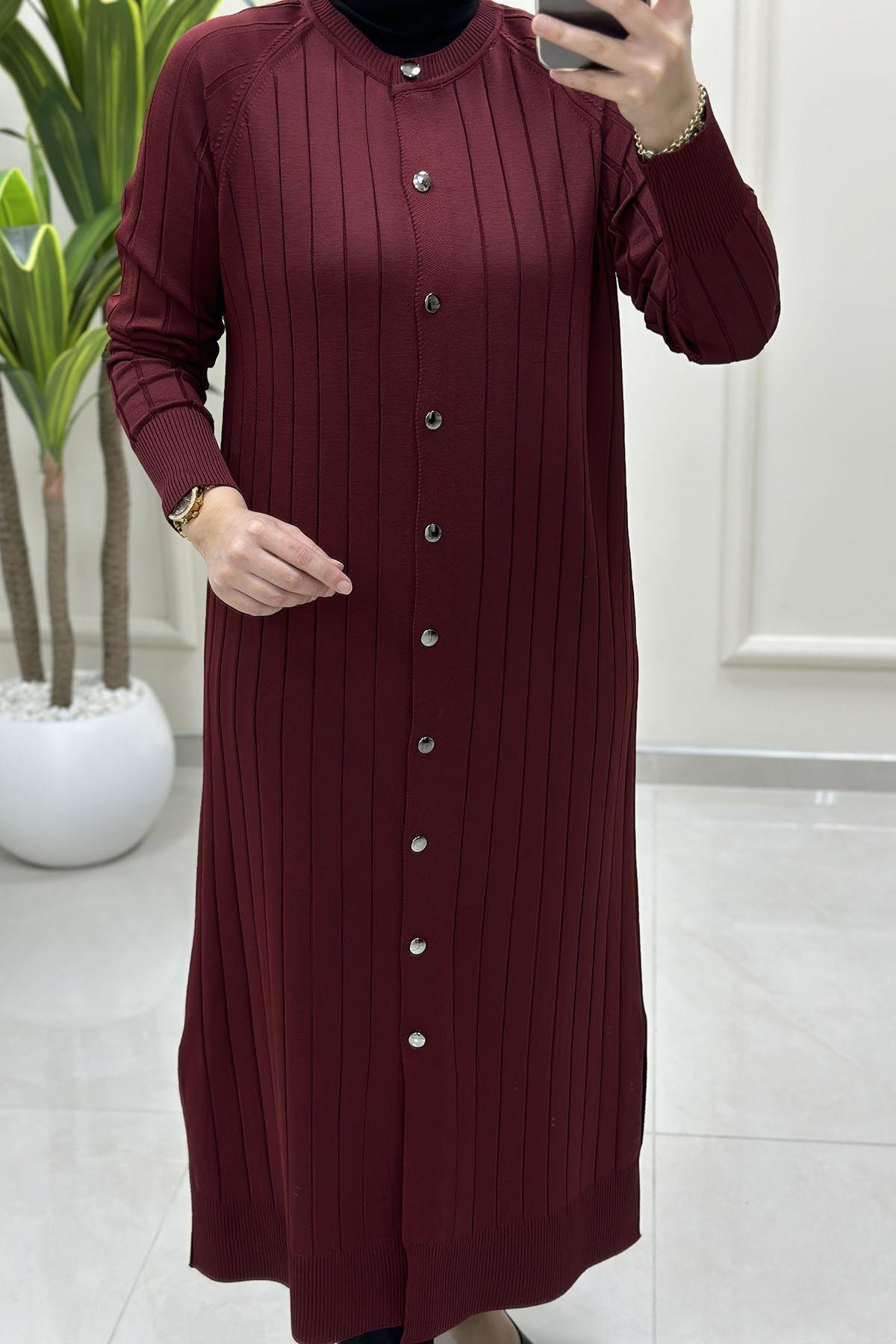 Tesettür HırkaReglan Kol Önü Düğmeli Uzun Kadın Merserize Triko Hırka Bordo KADO 2725004