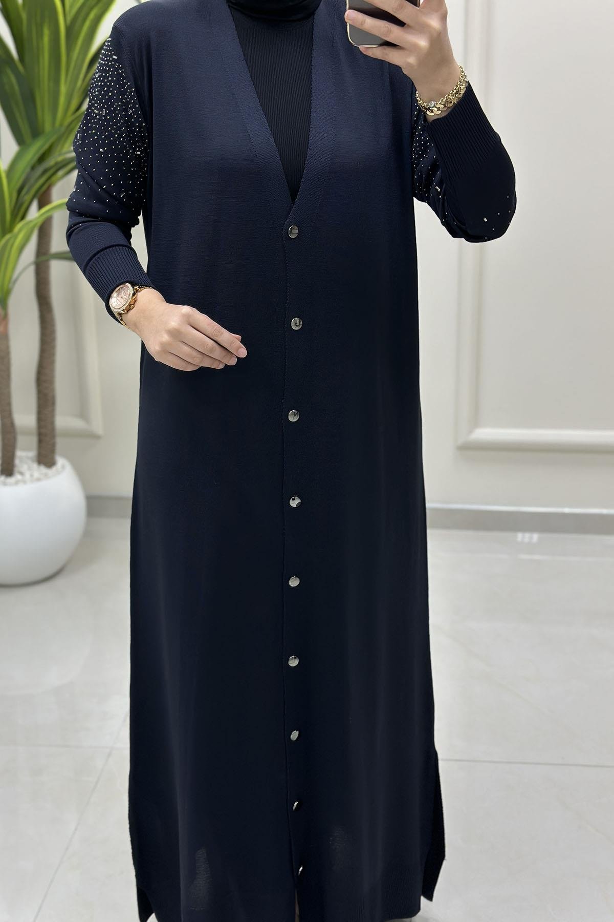 Tesettür HırkaTriko Önü Düğmeli Kolu Taş Detaylı Kadın Uzun Hırka Koyu Antrasit KADO 2725003