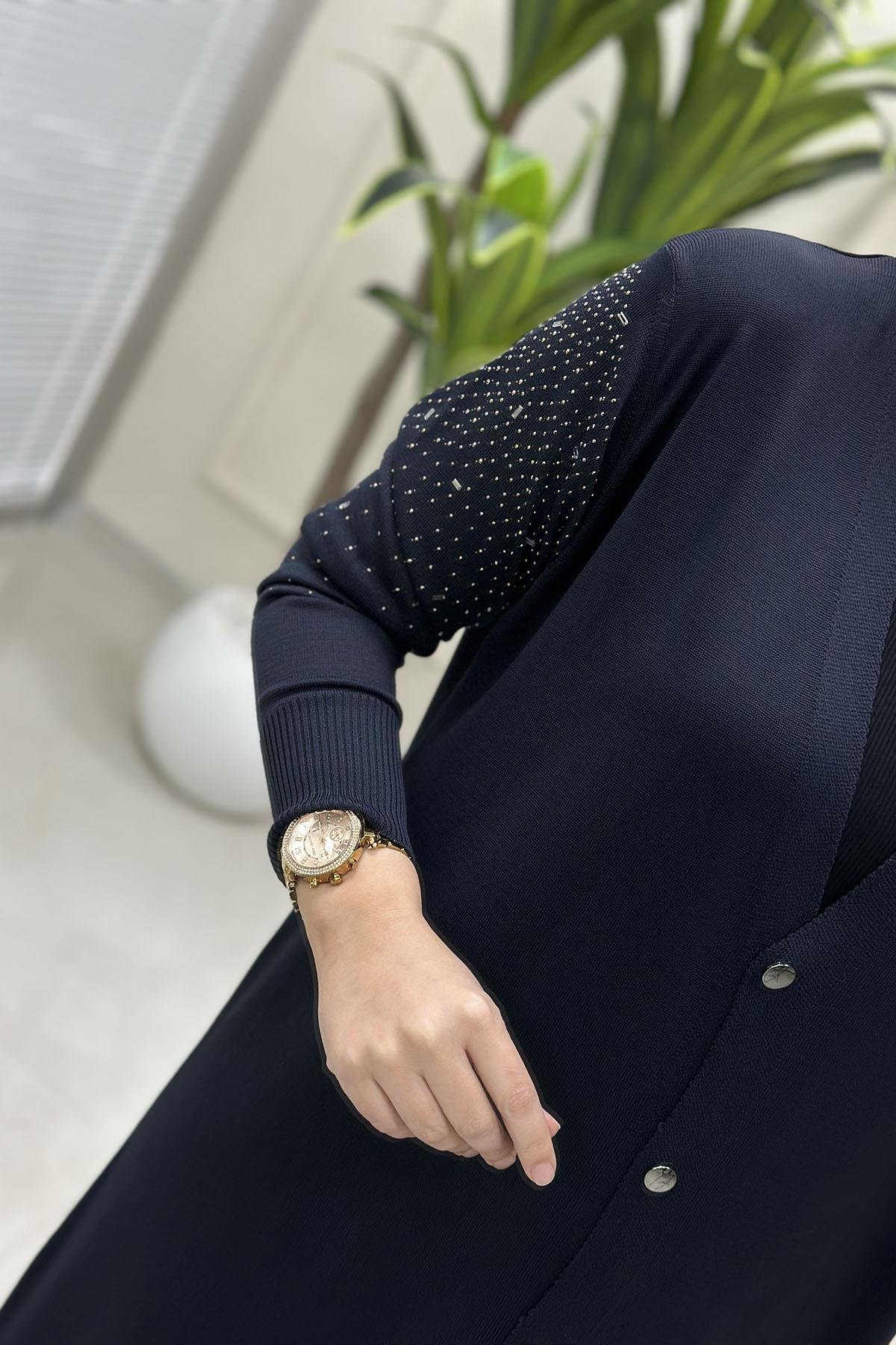 Tesettür HırkaTriko Önü Düğmeli Kolu Taş Detaylı Kadın Uzun Hırka Koyu Antrasit KADO 2725003