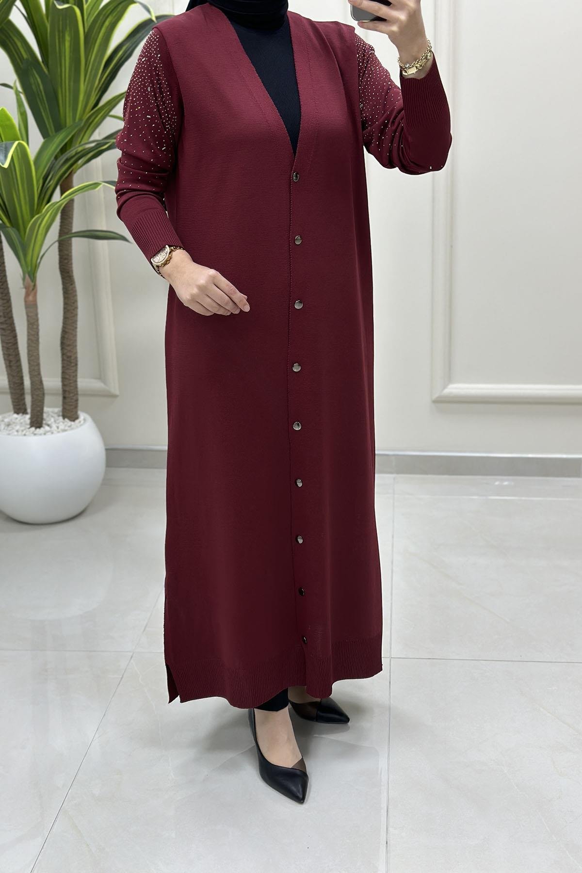 Tesettür HırkaTriko Önü Düğmeli Kolu Taş Detaylı Kadın Uzun Hırka Bordo KADO 2725003