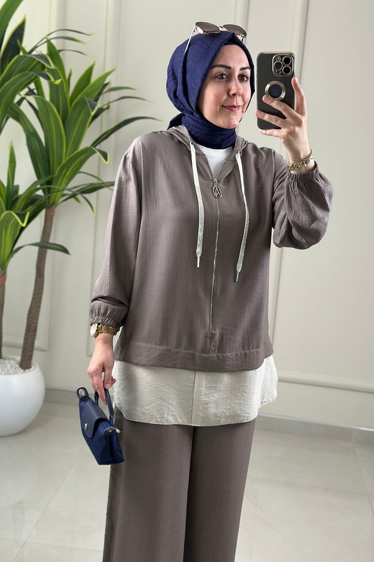 Tesettür İkili TakımArmine Trend Kapüşonlu Fermuarlı Tunik ve Pantolon Kadın İkili Takım Vizon ARM 6146