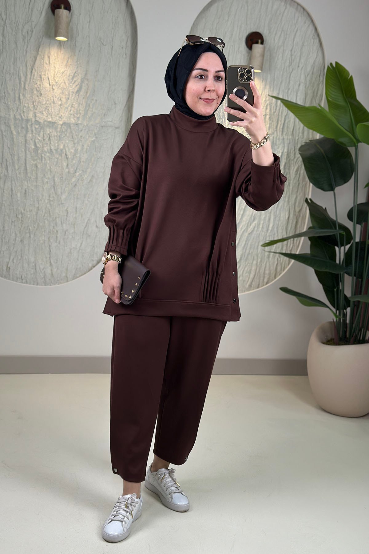Tesettür İkili TakımModal Oysho Önü Pilise Detaylı Tunik ve Paça Düğmeli Pantolon Kadın İkili Takım Kahverengi NRV 24605