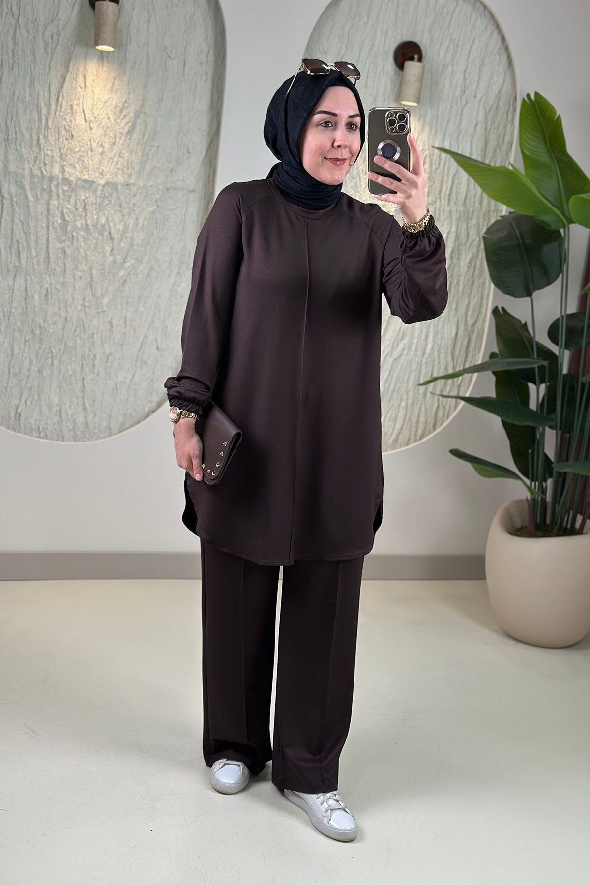 Tesettür İkili TakımReglan Kol Önü Dikiş Detaylı Tunik ve Pantolon Kadın İkili Takım Kahverengi KADO 268782