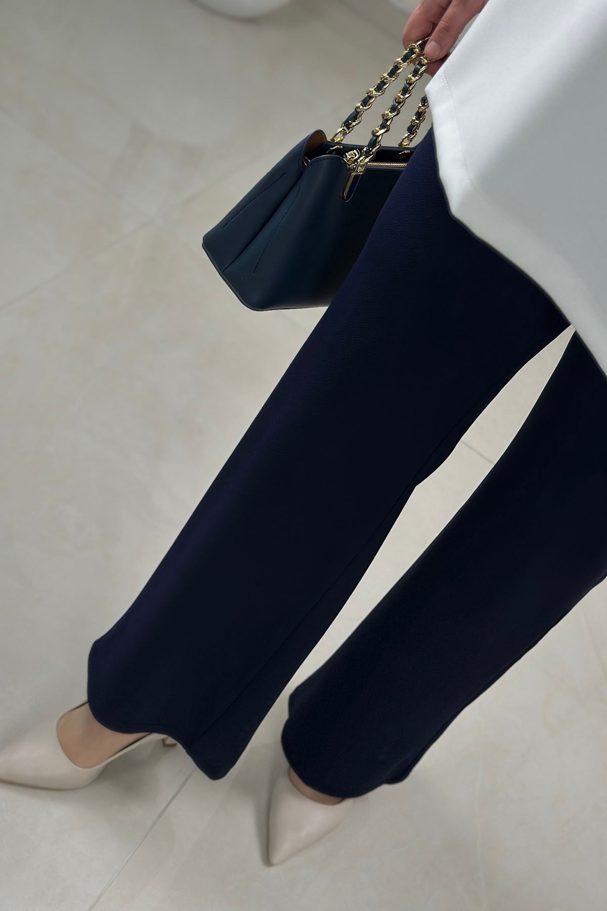 Tesettür PantolonBeli Lastikli Likralı Kadın Pantolon Lacivert AVZ 2602